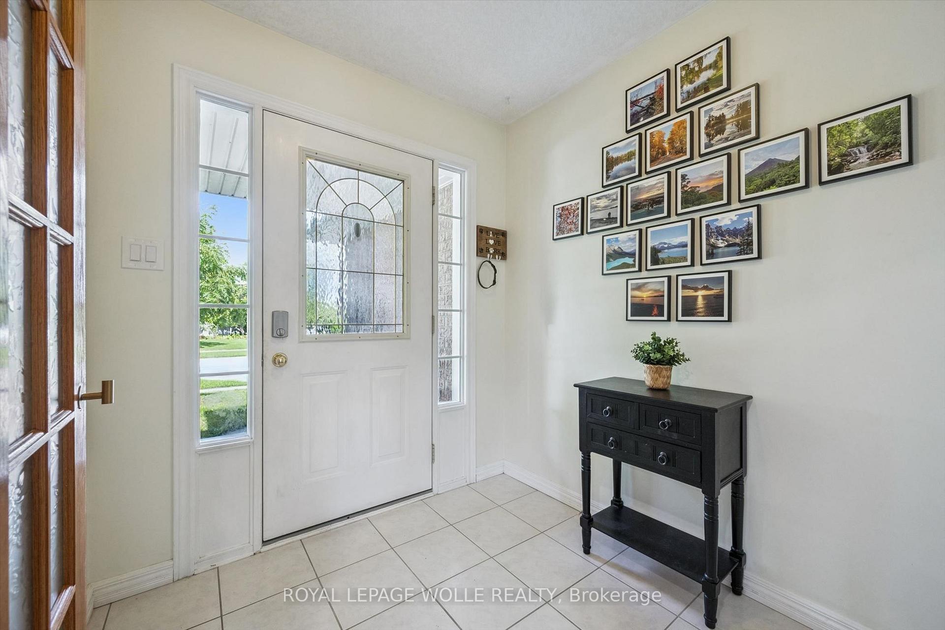 Photo 4 of 99 Westcliff Way, Cambridge, Westview — HOMEH