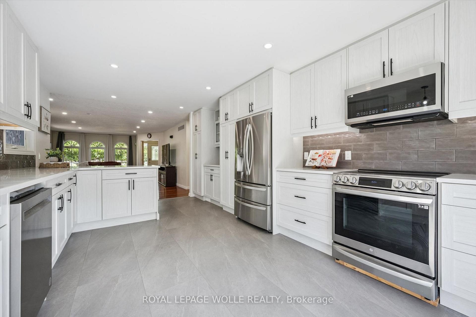 Photo 12 of 99 Westcliff Way, Cambridge, Westview — HOMEH
