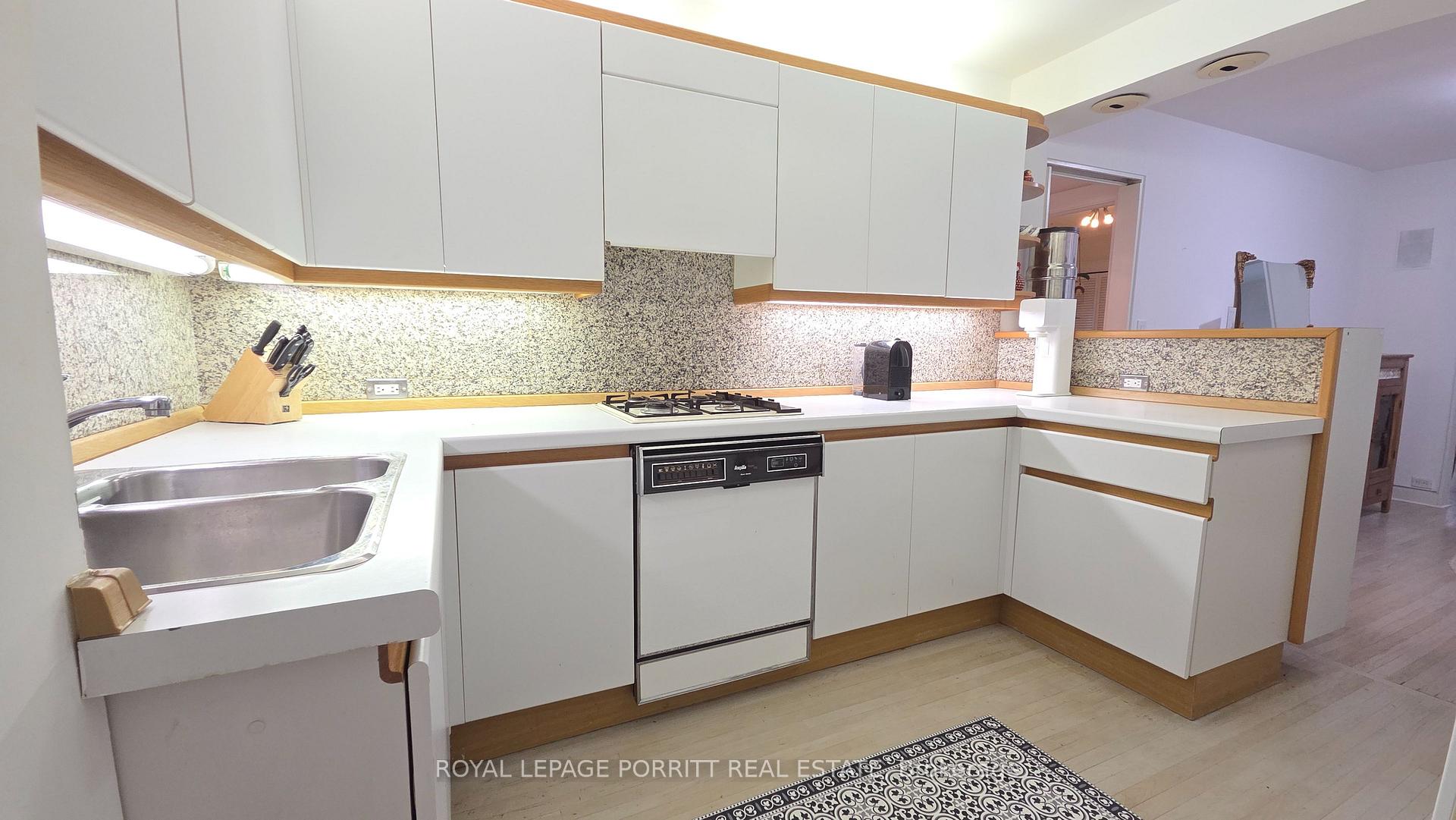 Photo 11 of 51 Thirty Sixth Street, Etobicoke, Long Branch — HOMEH