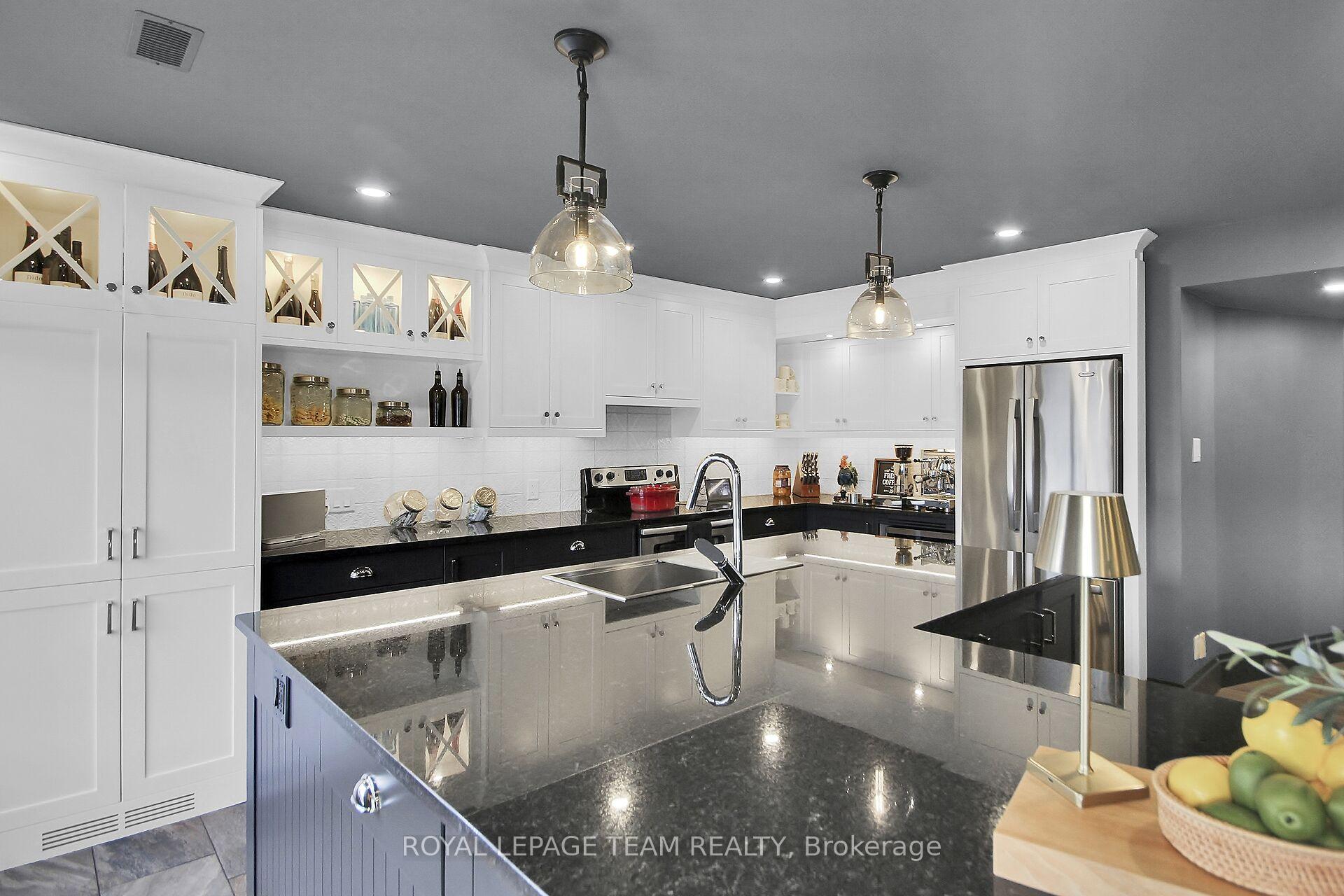 Photo 3 of Unit 7, 4448 Harper Avenue, Ottawa, Carson Grove — HOMEH