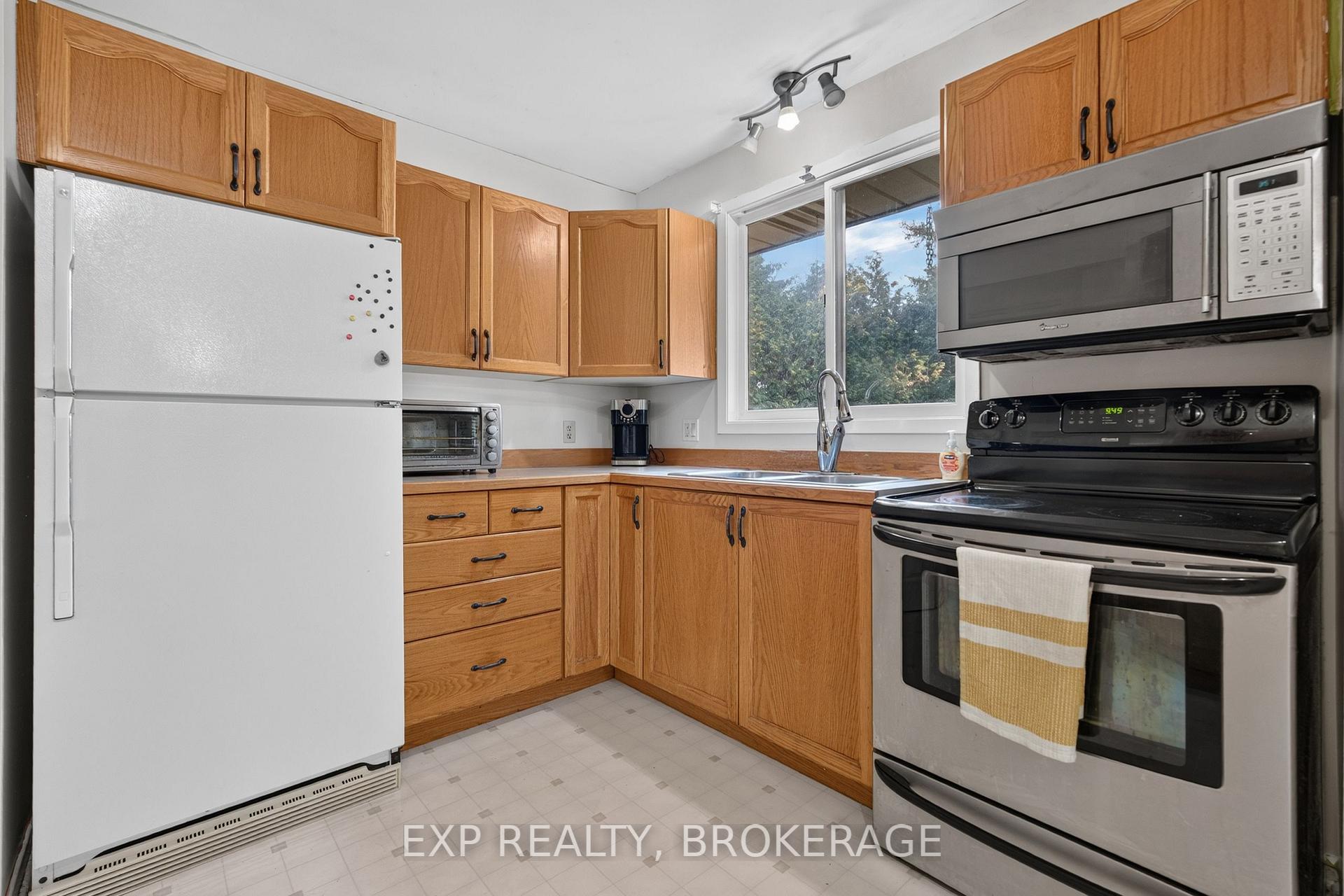 Photo 11 of 920 Safari Drive, Kingston, North of Taylor-Kidd Blvd — HOMEH