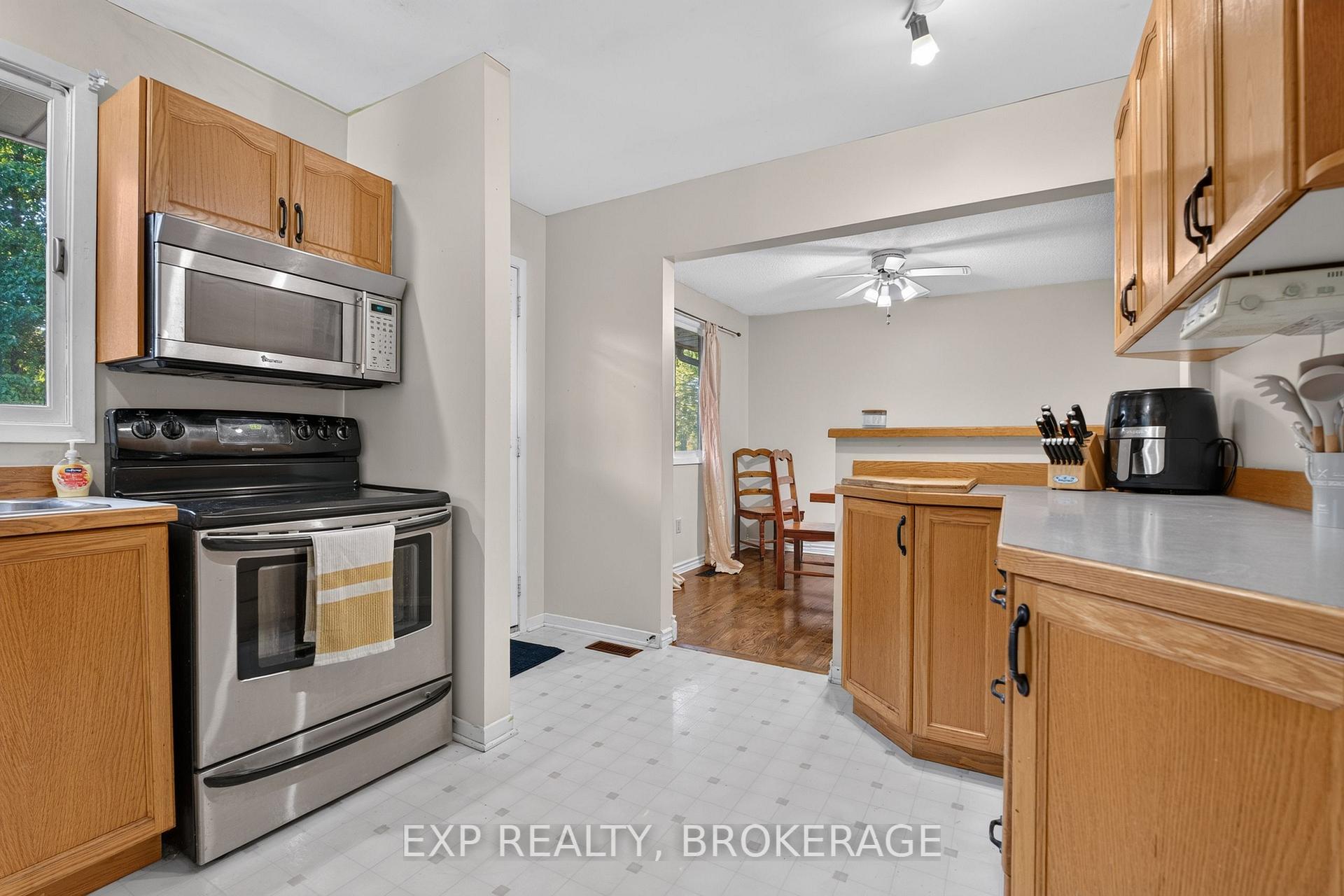 Photo 12 of 920 Safari Drive, Kingston, North of Taylor-Kidd Blvd — HOMEH
