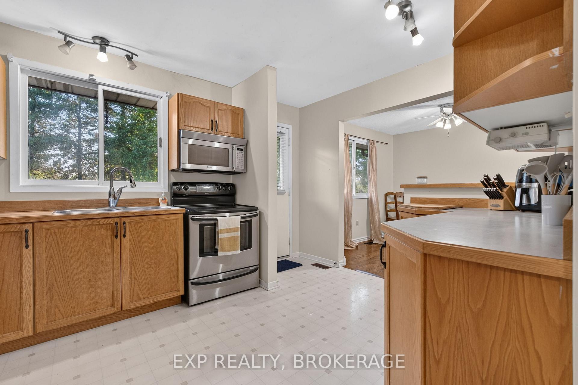 Photo 13 of 920 Safari Drive, Kingston, North of Taylor-Kidd Blvd — HOMEH