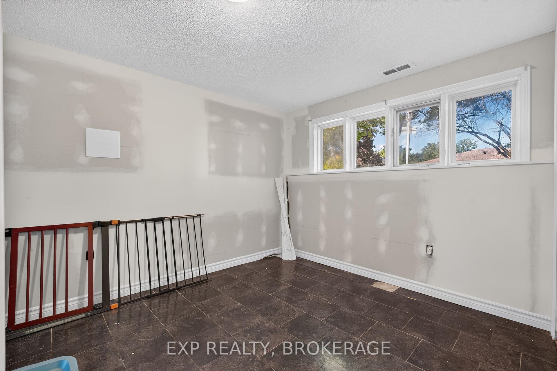 Photo 28 of 920 Safari Drive, Kingston, North of Taylor-Kidd Blvd — HOMEH