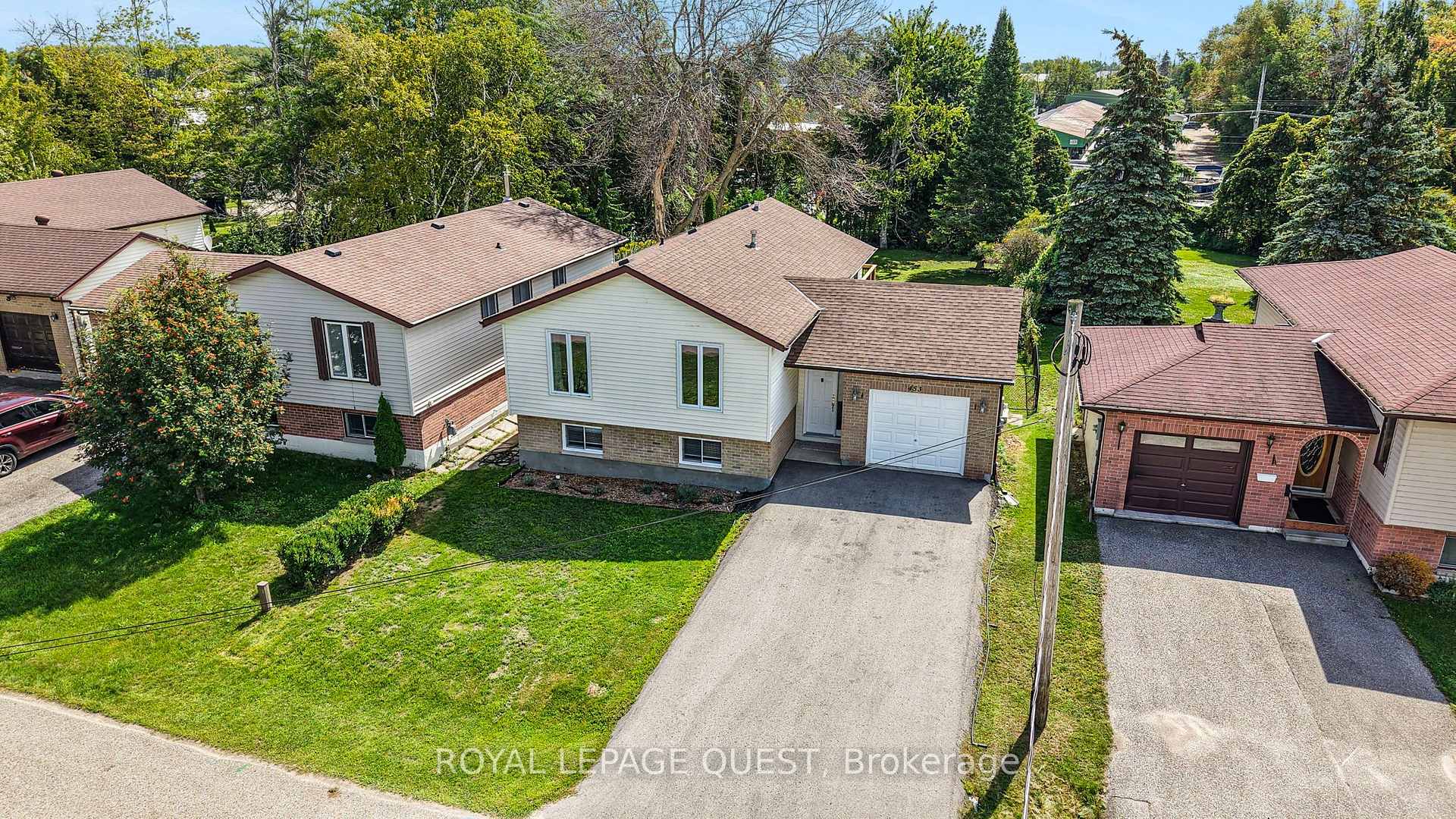Photo 2 of 453 Mooney Crescent, Orillia — HOMEH
