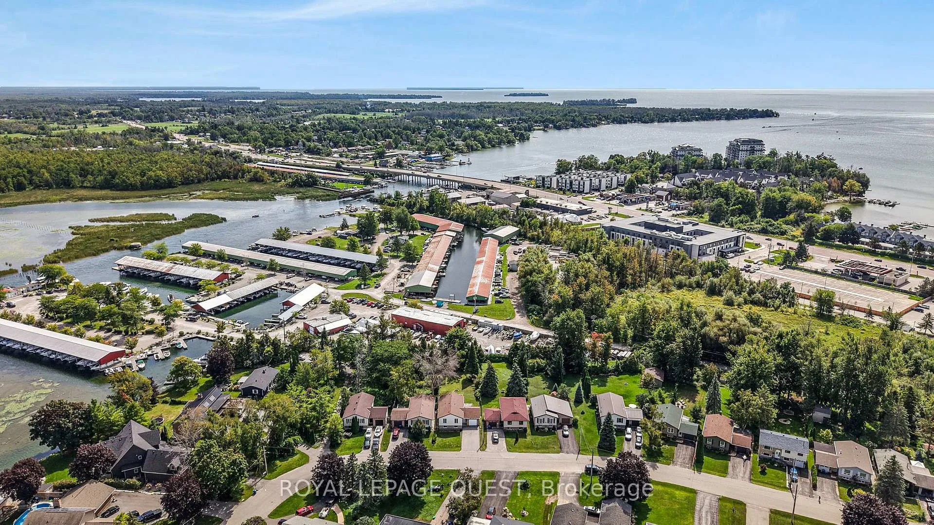Photo 4 of 453 Mooney Crescent, Orillia — HOMEH