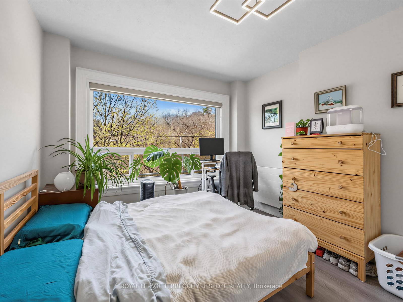 Photo 5 of 505 Parkside Drive, Toronto, High Park-Swansea — HOMEH