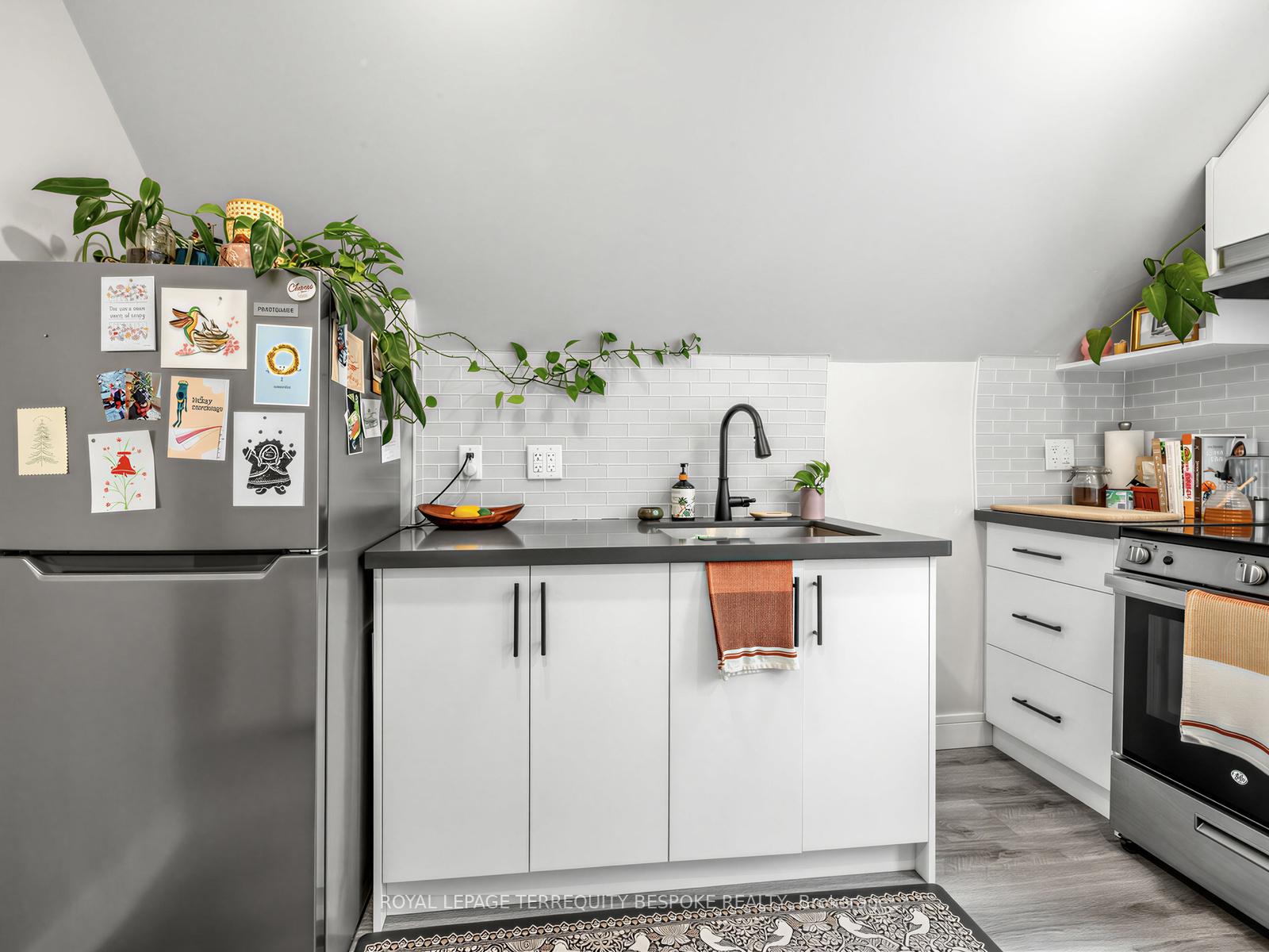 Photo 14 of 505 Parkside Drive, Toronto, High Park-Swansea — HOMEH