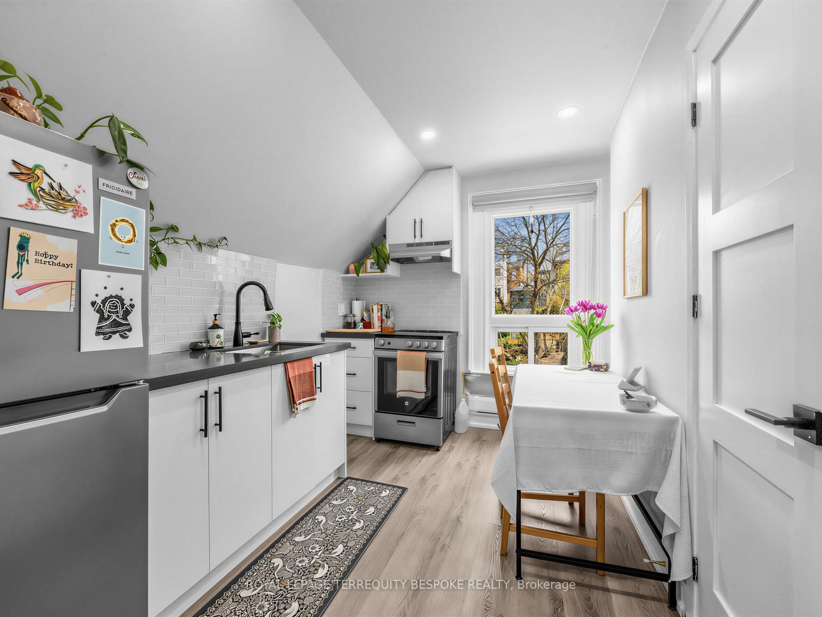 Photo 15 of 505 Parkside Drive, Toronto, High Park-Swansea — HOMEH