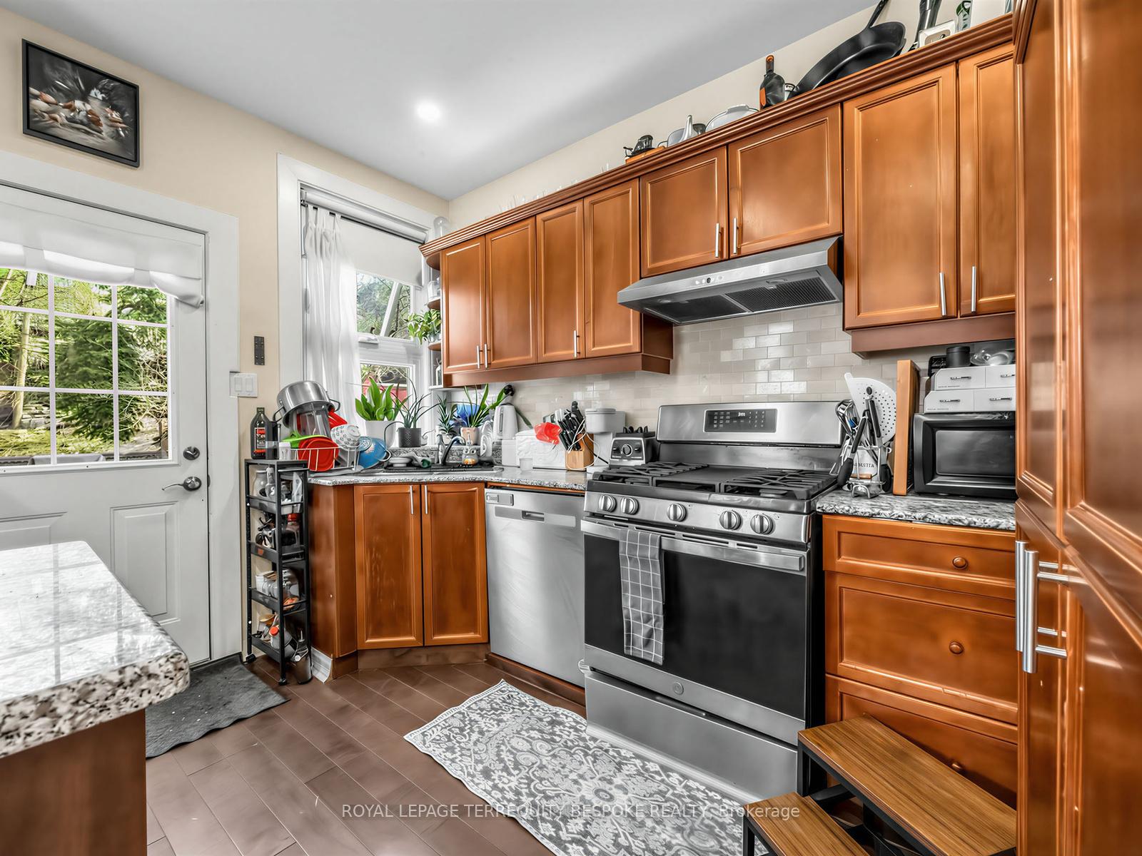 Photo 24 of 505 Parkside Drive, Toronto, High Park-Swansea — HOMEH