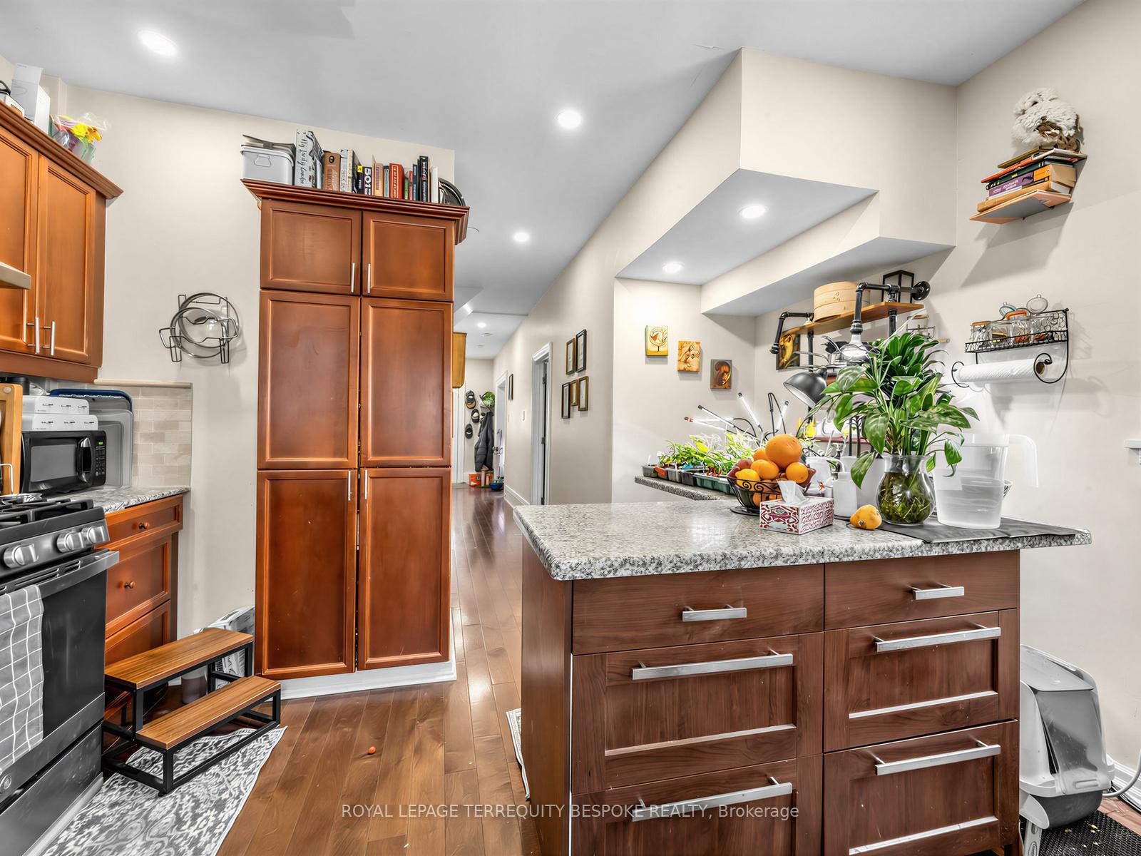 Photo 26 of 505 Parkside Drive, Toronto, High Park-Swansea — HOMEH