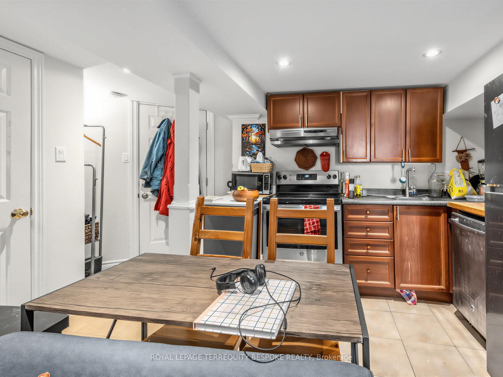 Photo 31 of 505 Parkside Drive, Toronto, High Park-Swansea — HOMEH