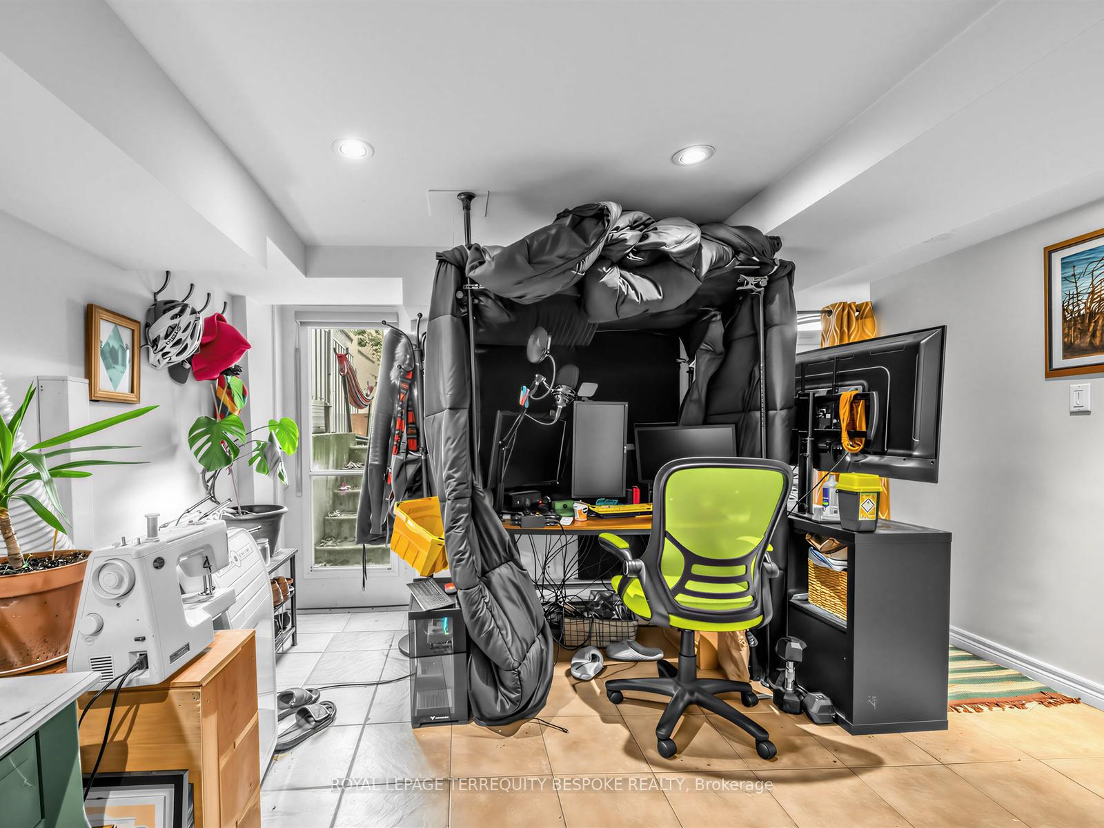 Photo 32 of 505 Parkside Drive, Toronto, High Park-Swansea — HOMEH