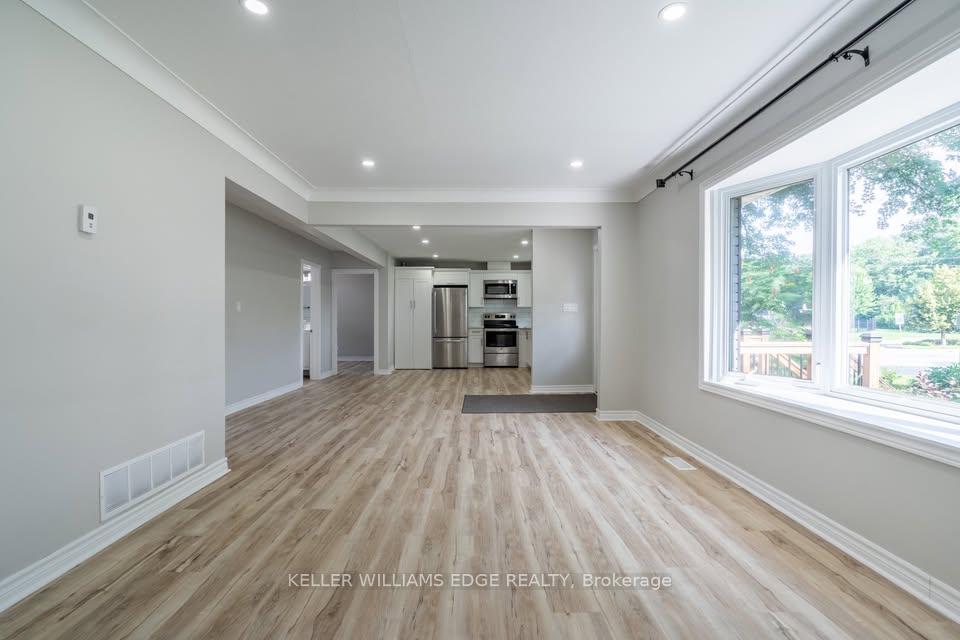 Photo 6 of Unit MAIN, 1310 Princeton Crescent, Burlington, Mountainside — HOMEH