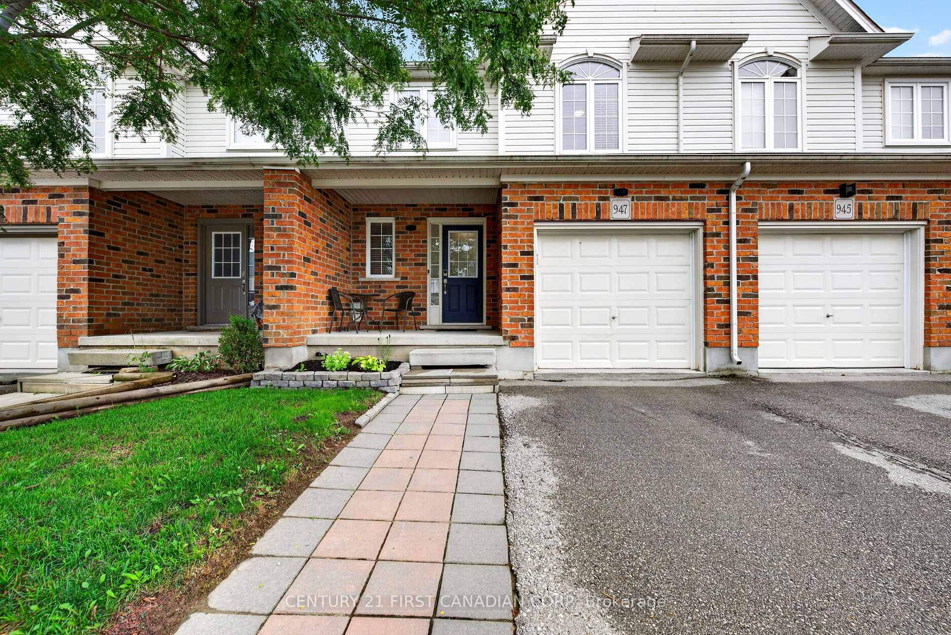 Photo 5 of 947 Silverfox Crescent E, London, North S — HOMEH