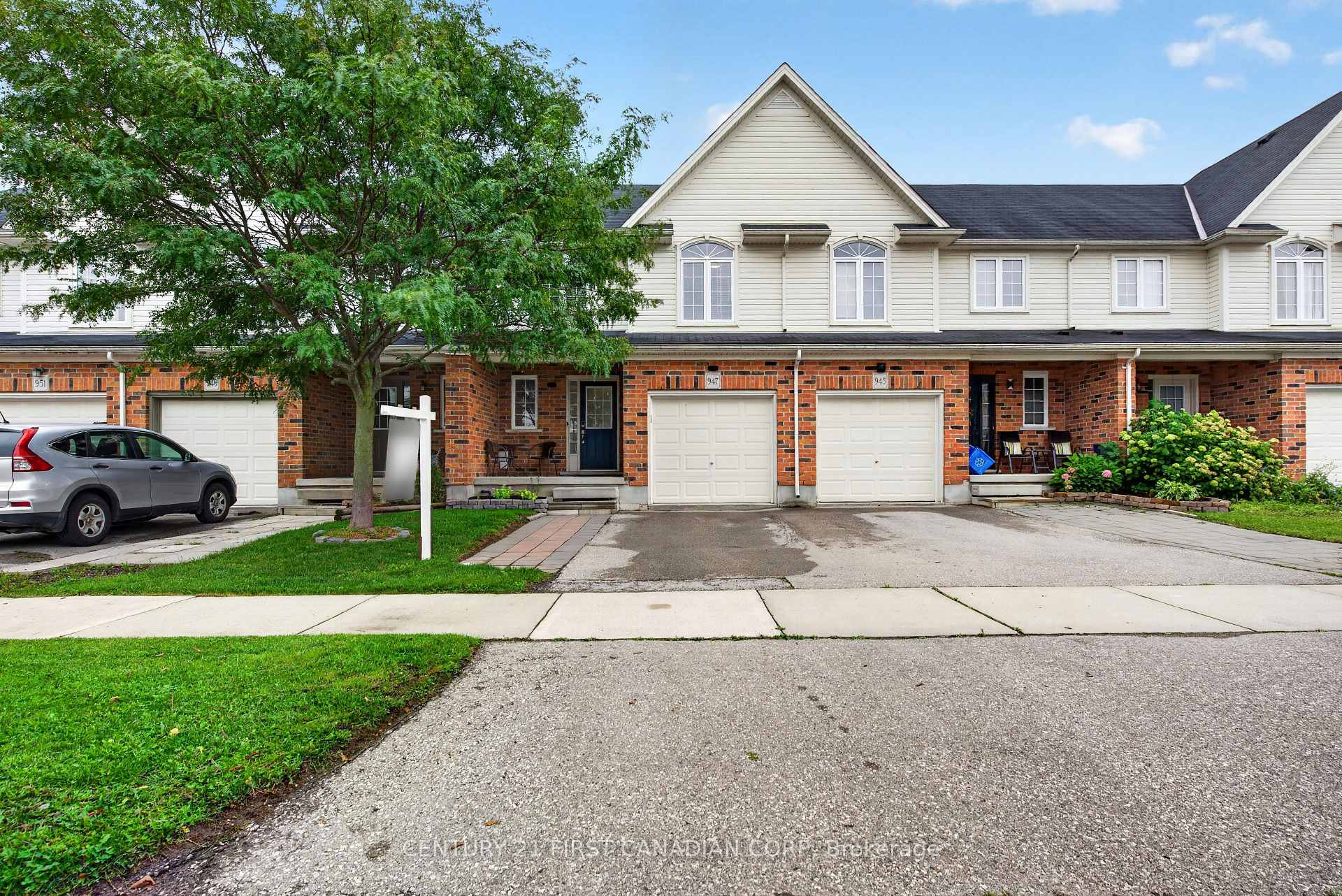 Photo 6 of 947 Silverfox Crescent E, London, North S — HOMEH
