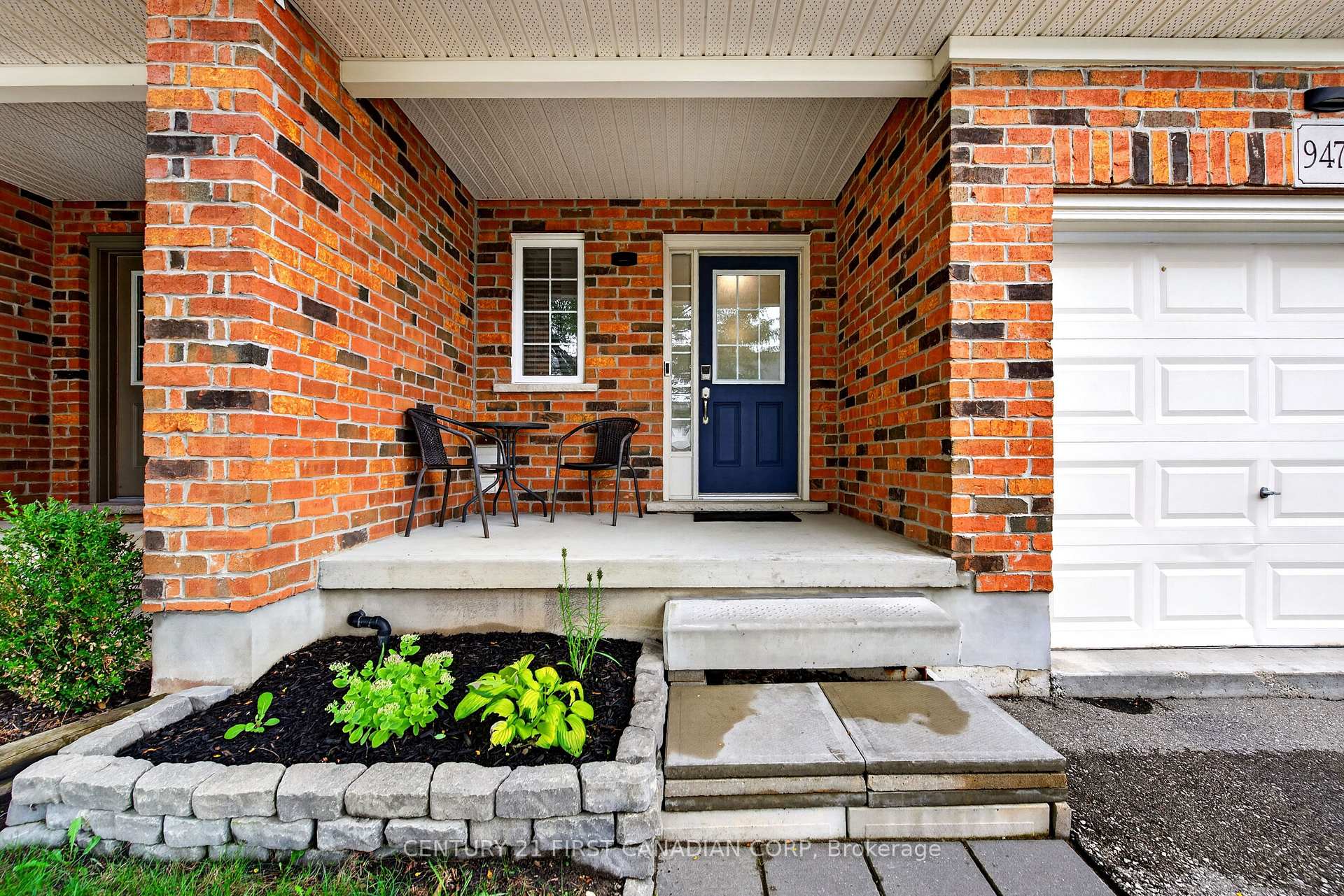 Photo 7 of 947 Silverfox Crescent E, London, North S — HOMEH