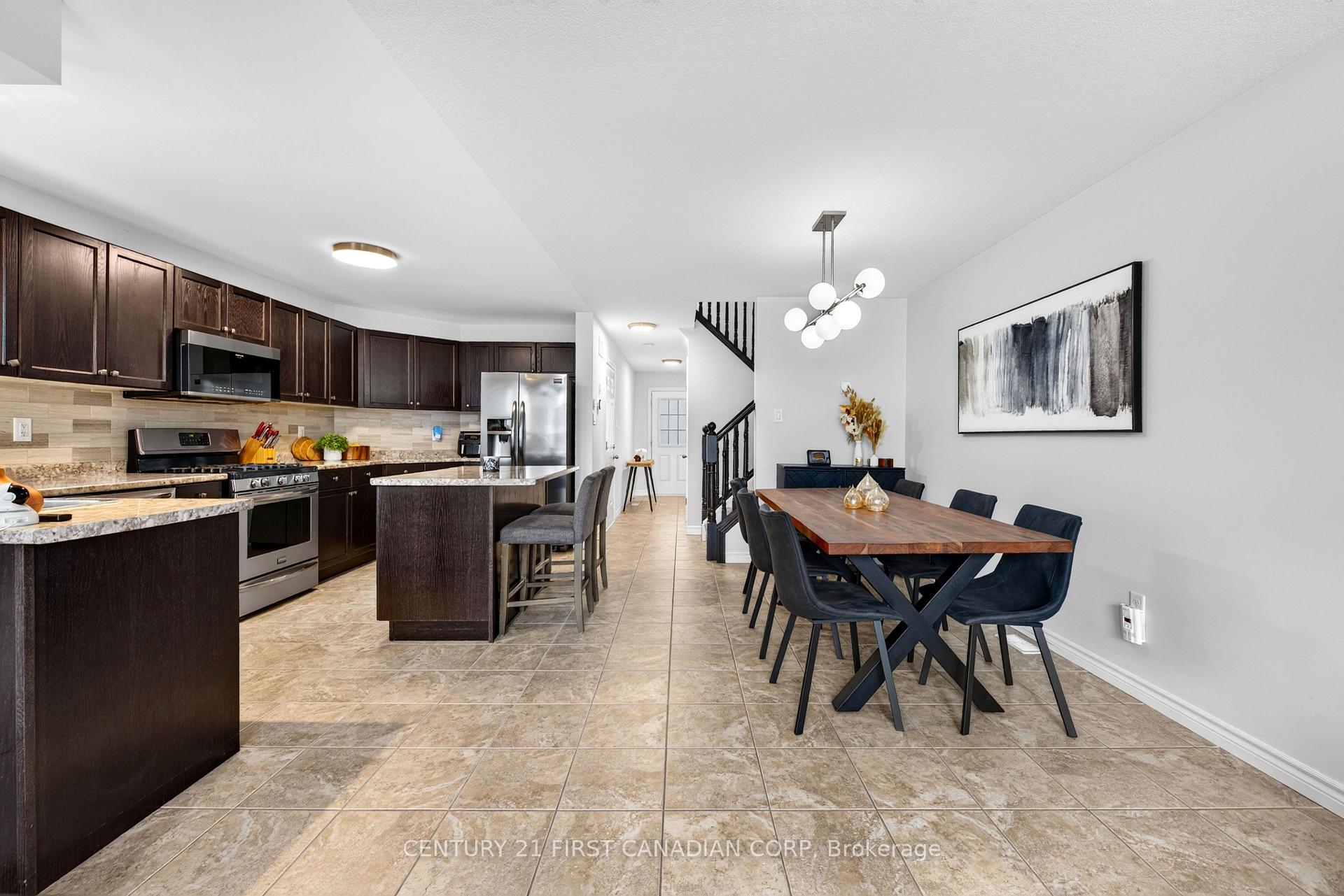 Photo 11 of 947 Silverfox Crescent E, London, North S — HOMEH