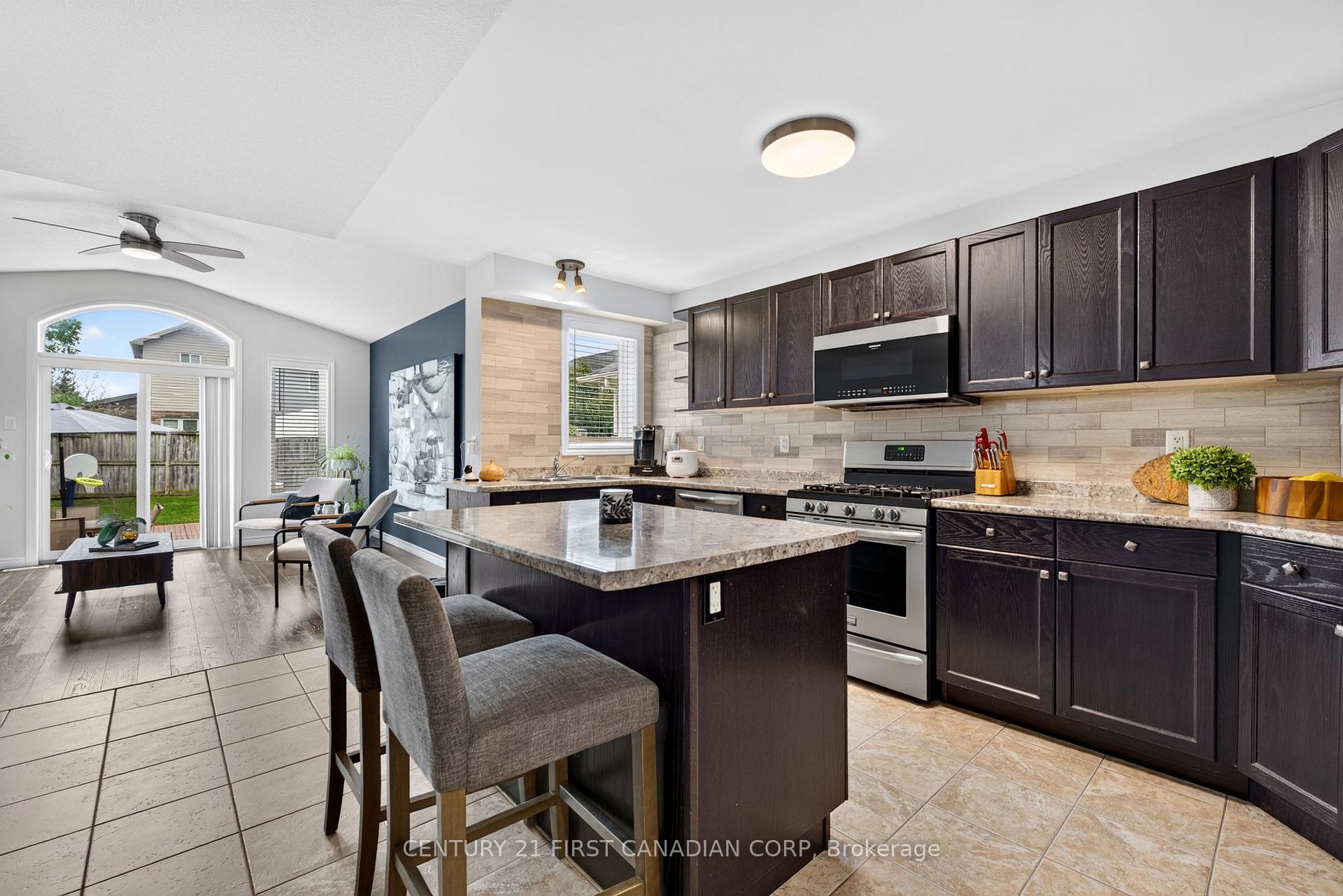Photo 12 of 947 Silverfox Crescent E, London, North S — HOMEH