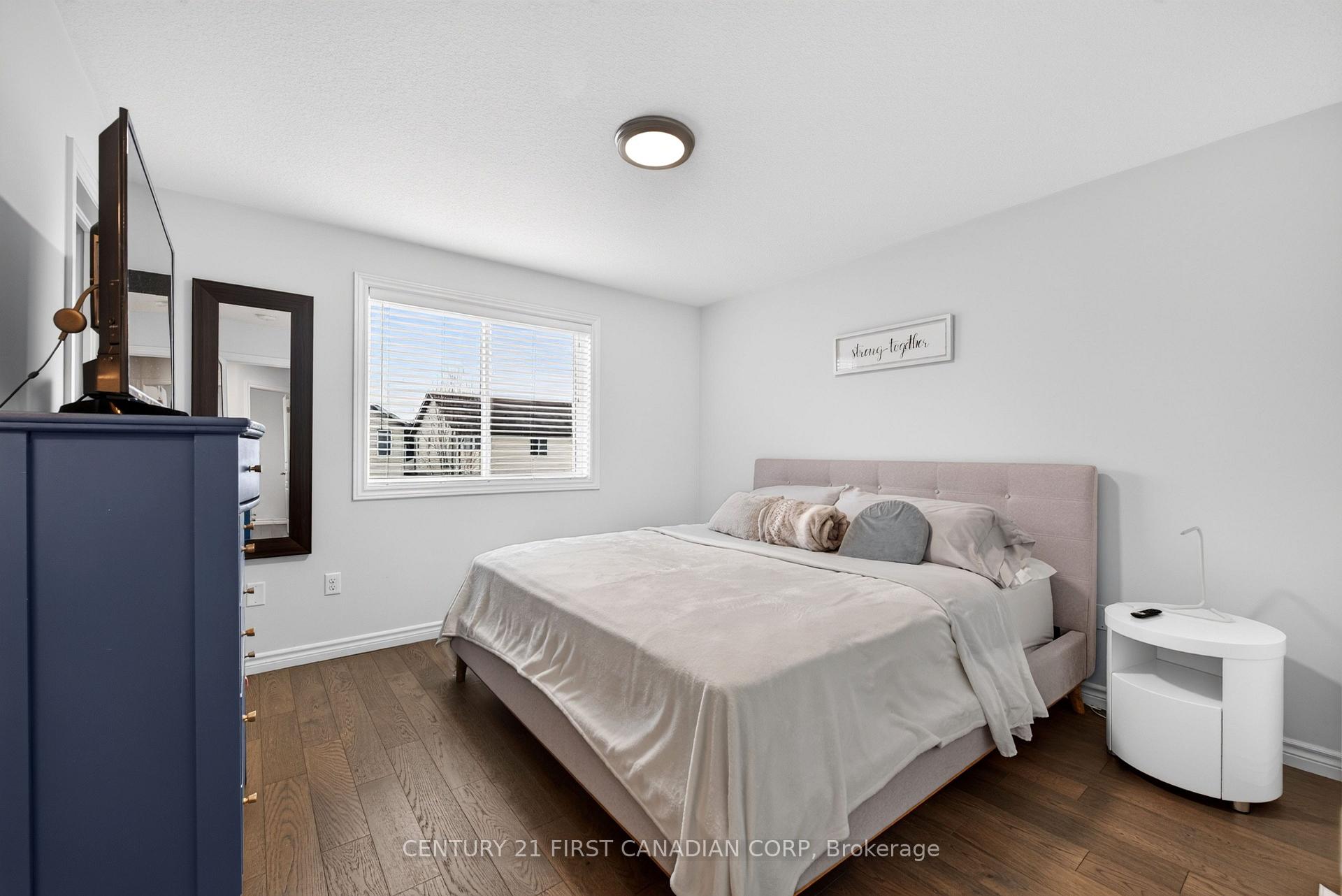 Photo 26 of 947 Silverfox Crescent E, London, North S — HOMEH