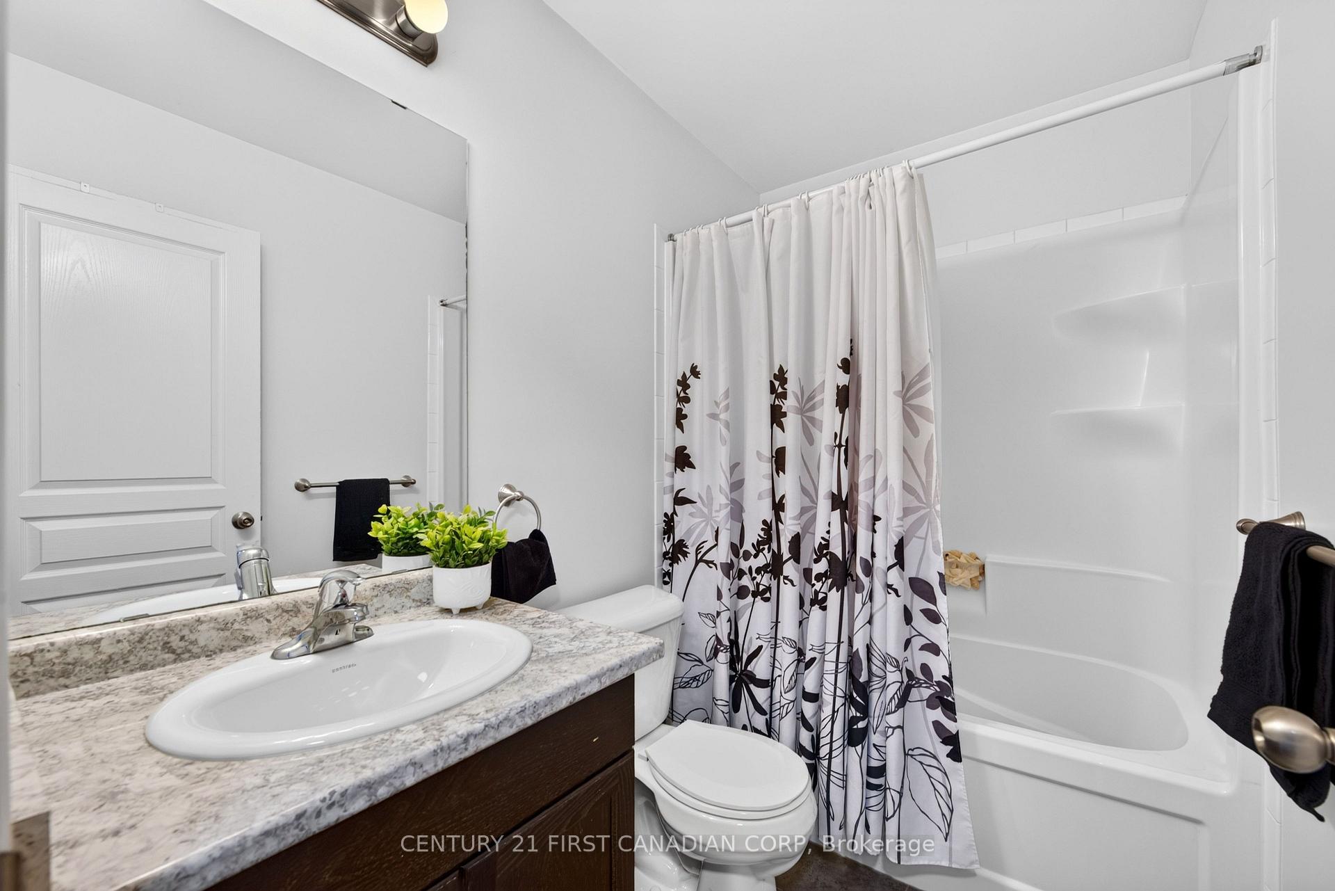 Photo 30 of 947 Silverfox Crescent E, London, North S — HOMEH