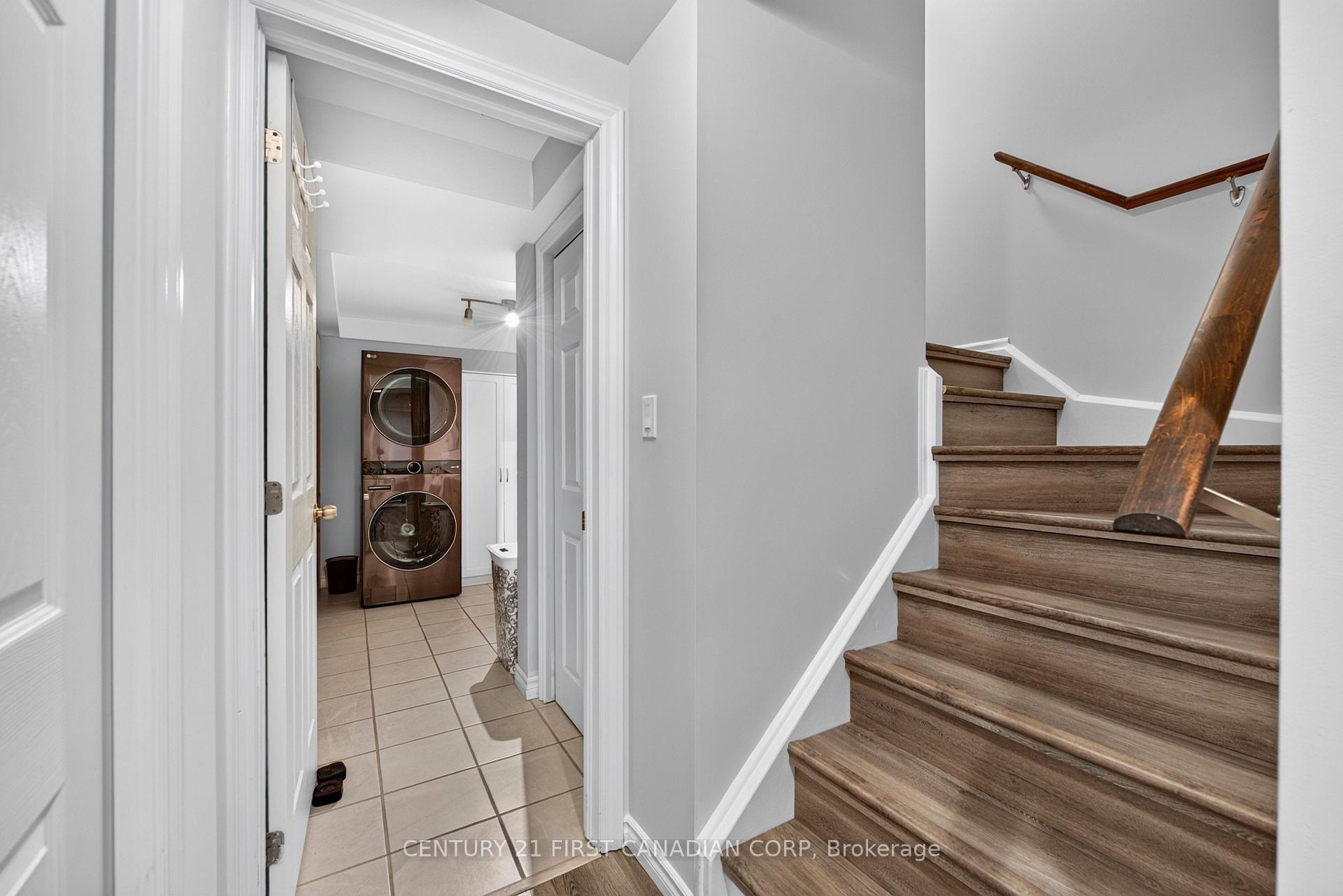 Photo 33 of 947 Silverfox Crescent E, London, North S — HOMEH