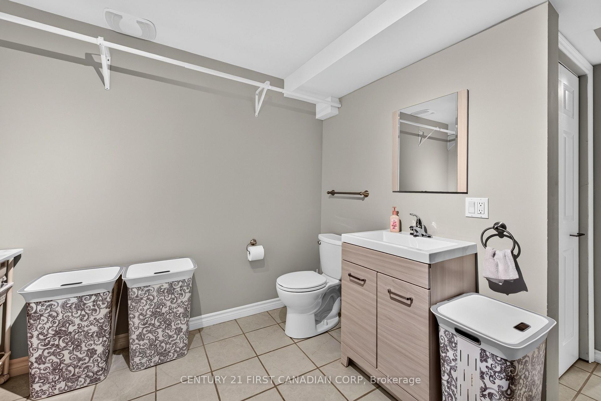Photo 35 of 947 Silverfox Crescent E, London, North S — HOMEH