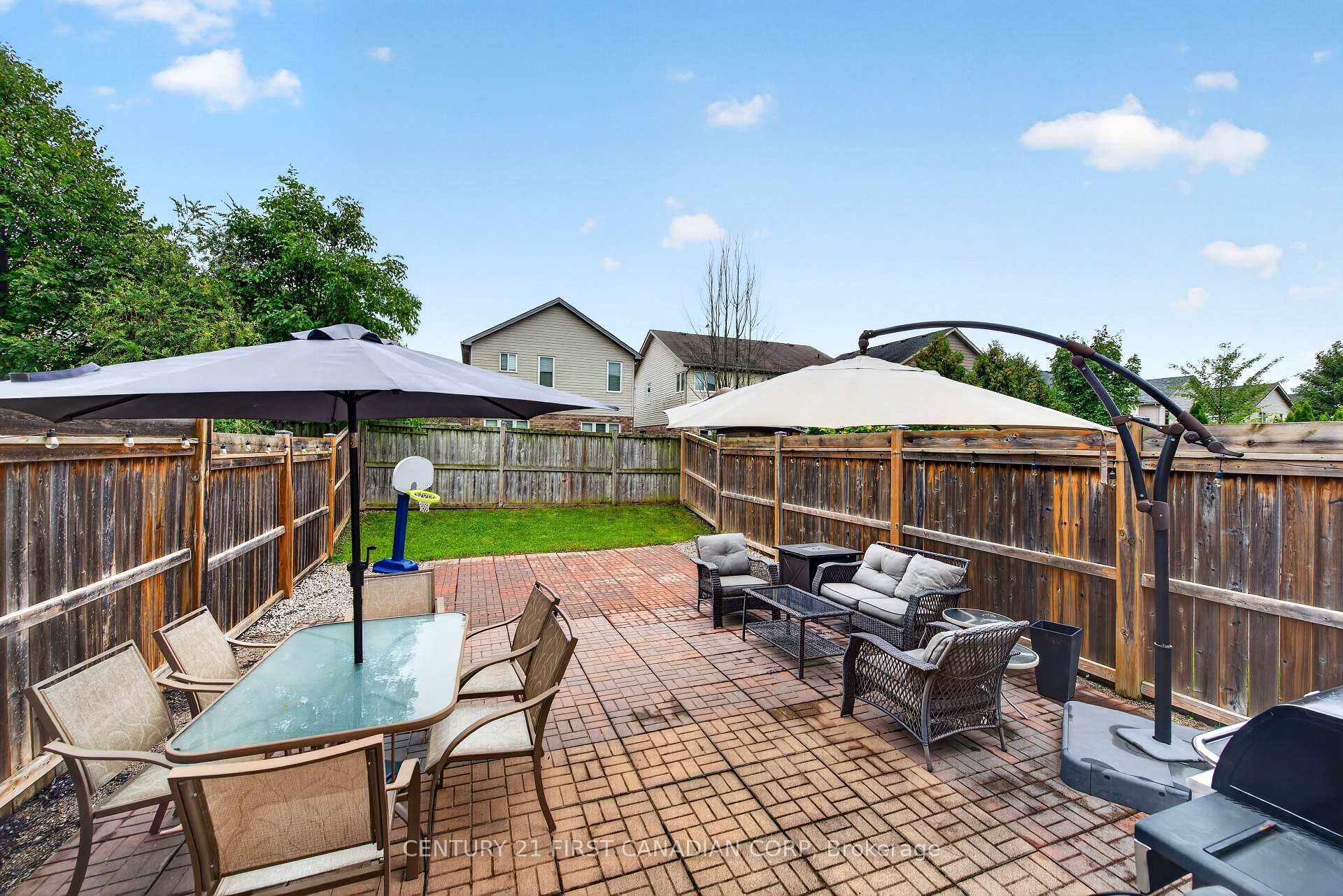 Photo 43 of 947 Silverfox Crescent E, London, North S — HOMEH