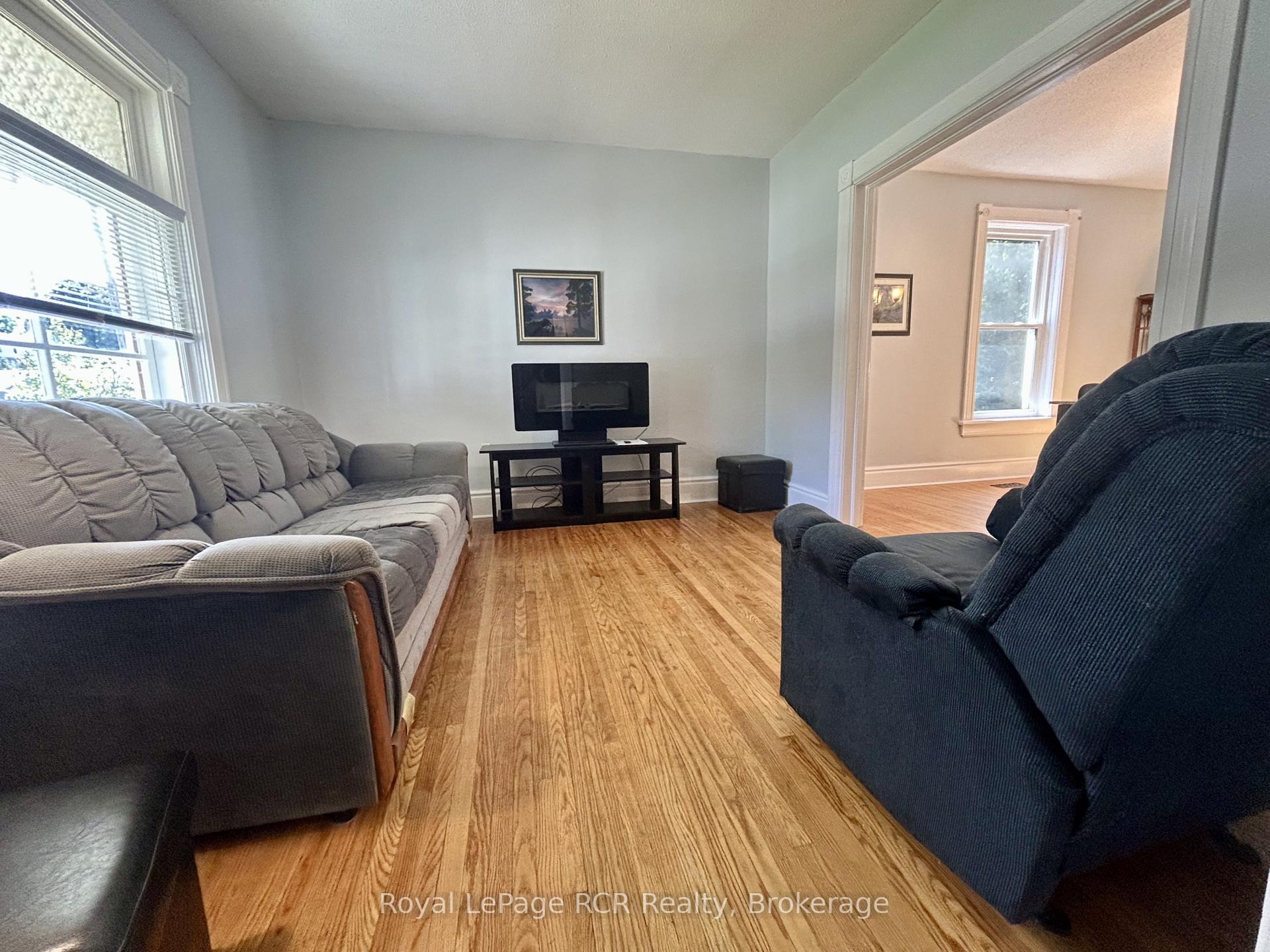 Photo 3 of 962 7th Avenue E, Owen Sound — HOMEH