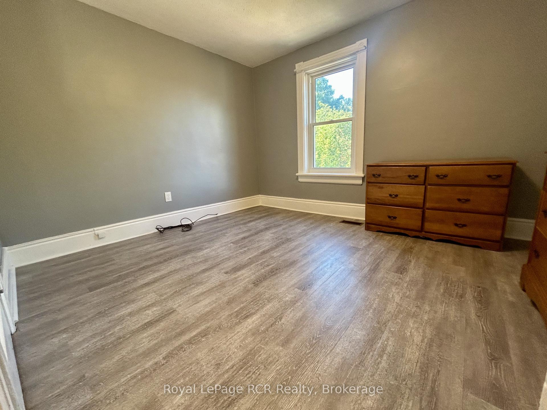 Photo 12 of 962 7th Avenue E, Owen Sound — HOMEH