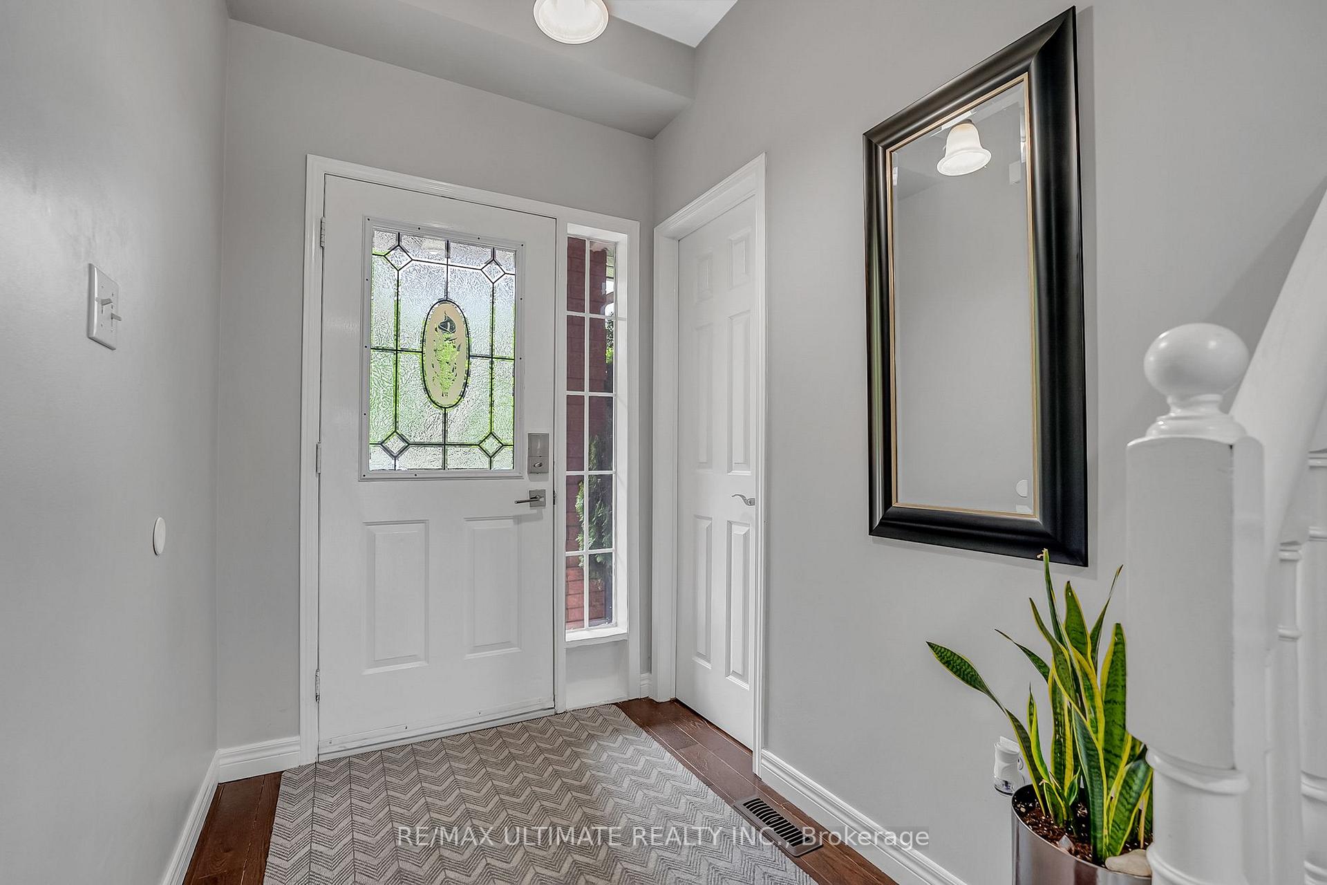 Photo 3 of 96 Bruce Crescent, Barrie, Bayshore — HOMEH
