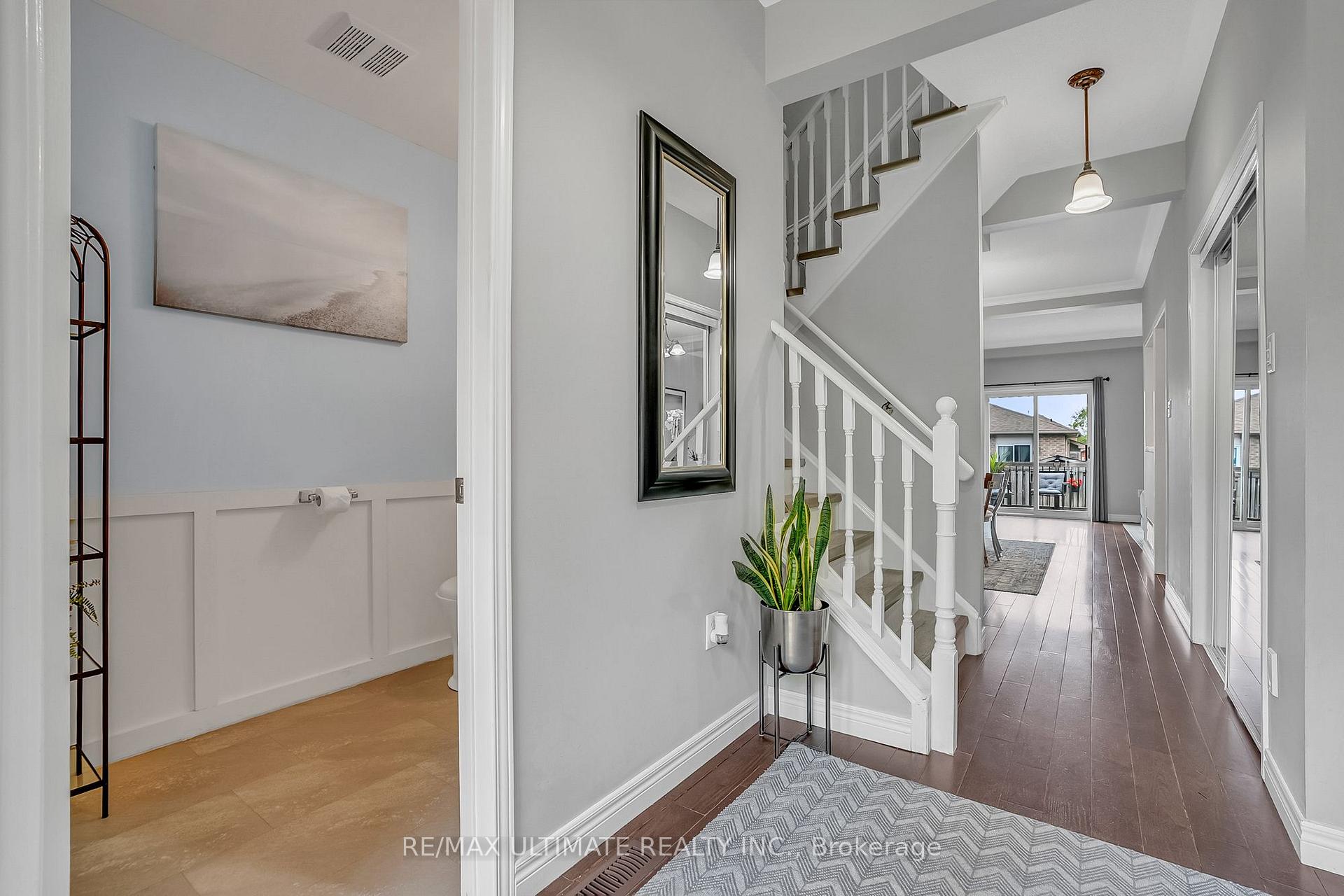 Photo 4 of 96 Bruce Crescent, Barrie, Bayshore — HOMEH