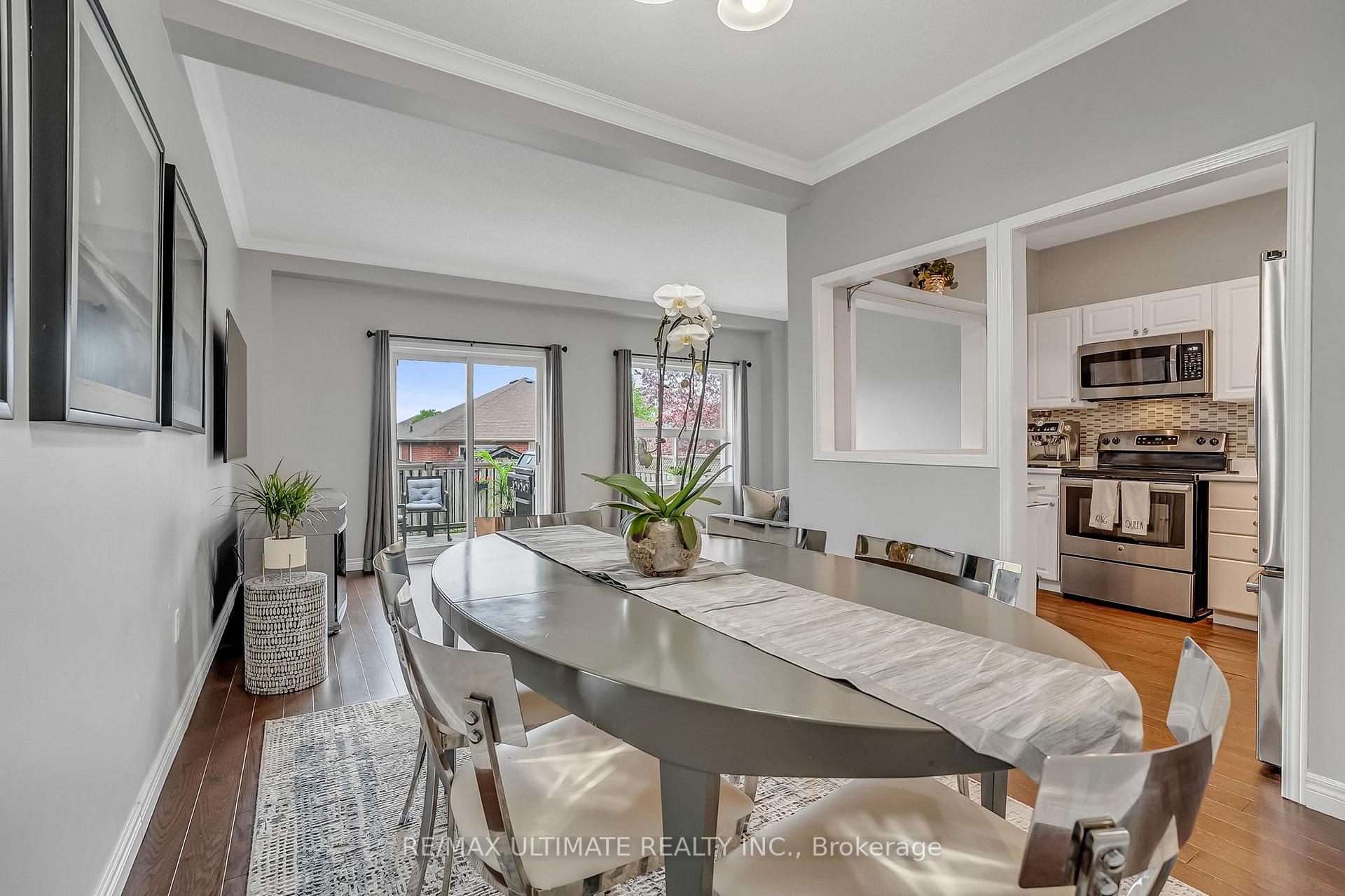 Photo 8 of 96 Bruce Crescent, Barrie, Bayshore — HOMEH