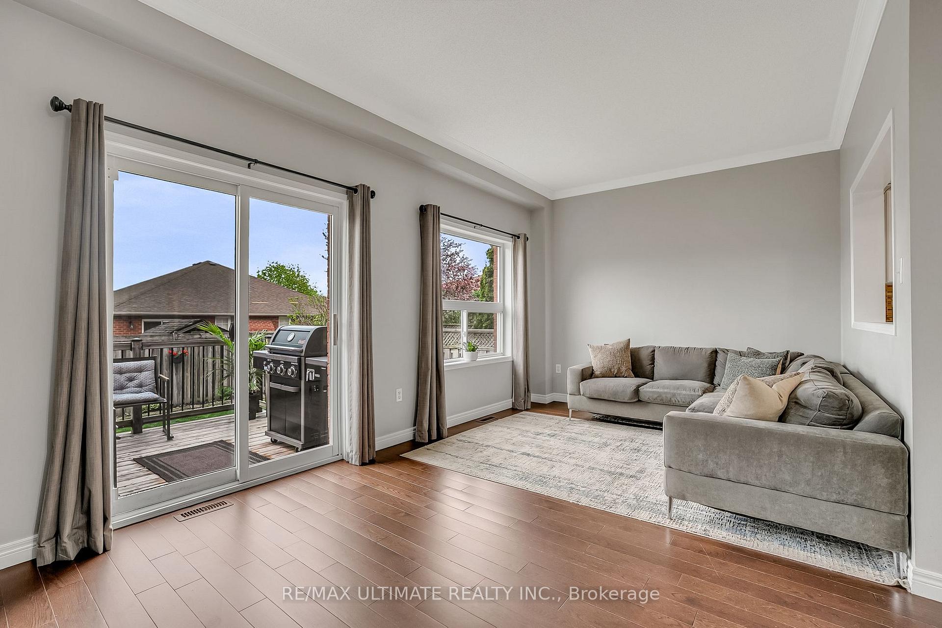Photo 9 of 96 Bruce Crescent, Barrie, Bayshore — HOMEH