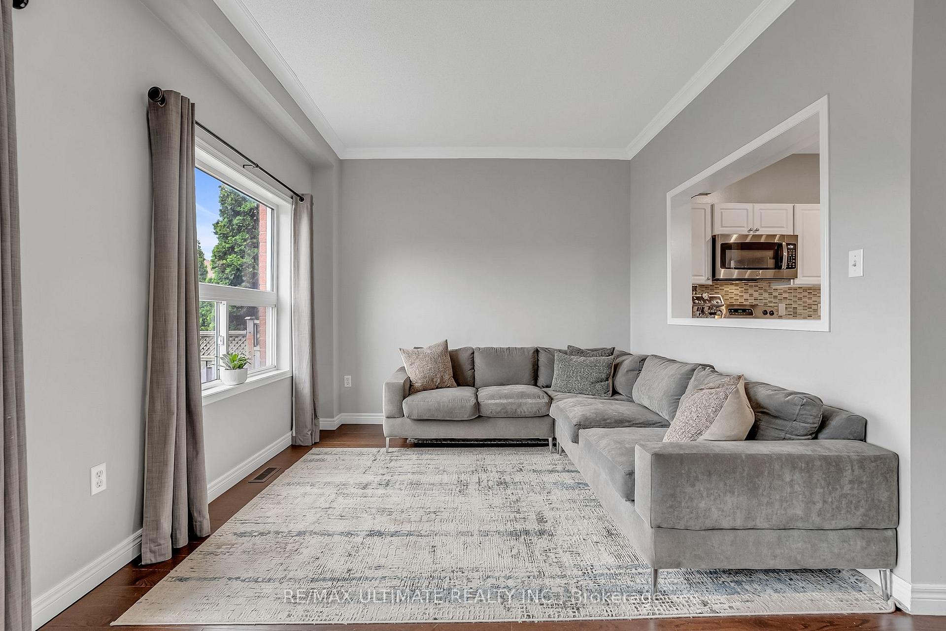 Photo 10 of 96 Bruce Crescent, Barrie, Bayshore — HOMEH