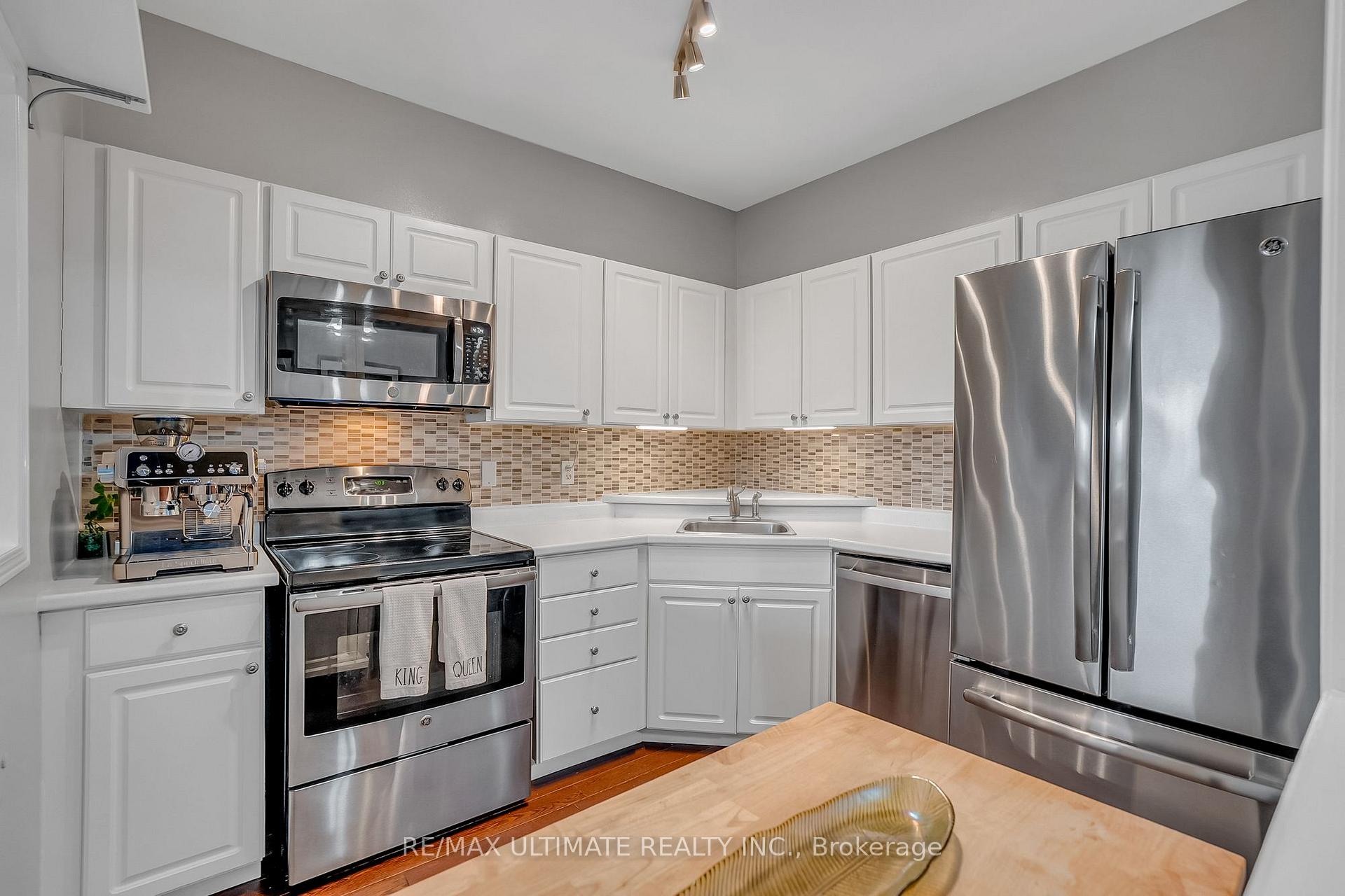 Photo 13 of 96 Bruce Crescent, Barrie, Bayshore — HOMEH