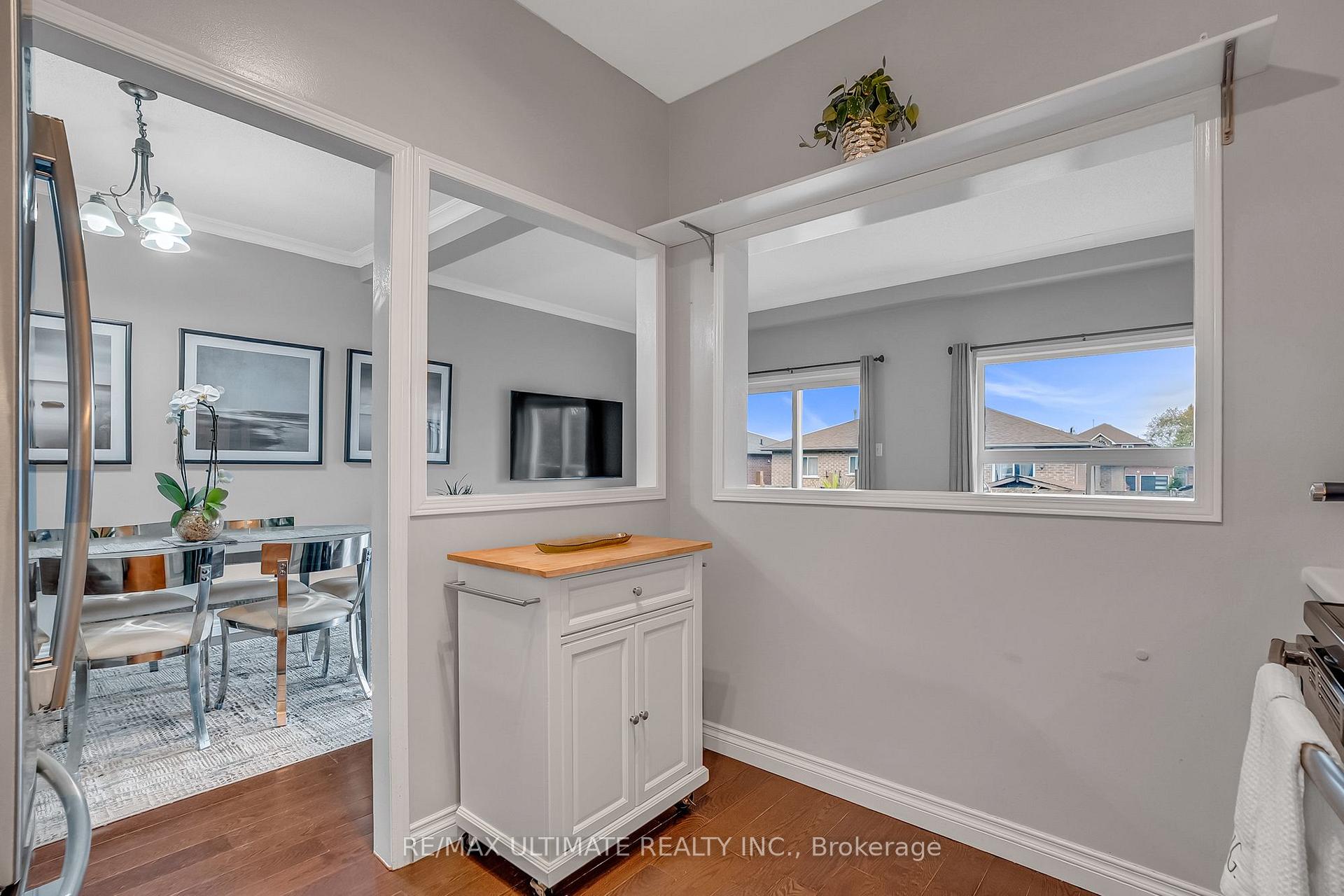 Photo 17 of 96 Bruce Crescent, Barrie, Bayshore — HOMEH
