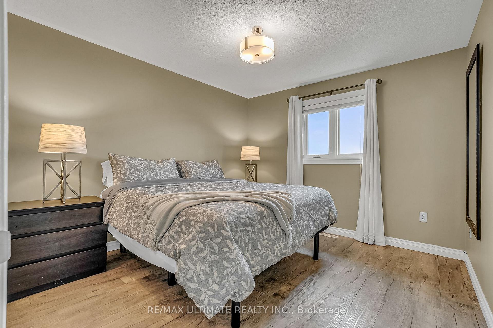 Photo 20 of 96 Bruce Crescent, Barrie, Bayshore — HOMEH