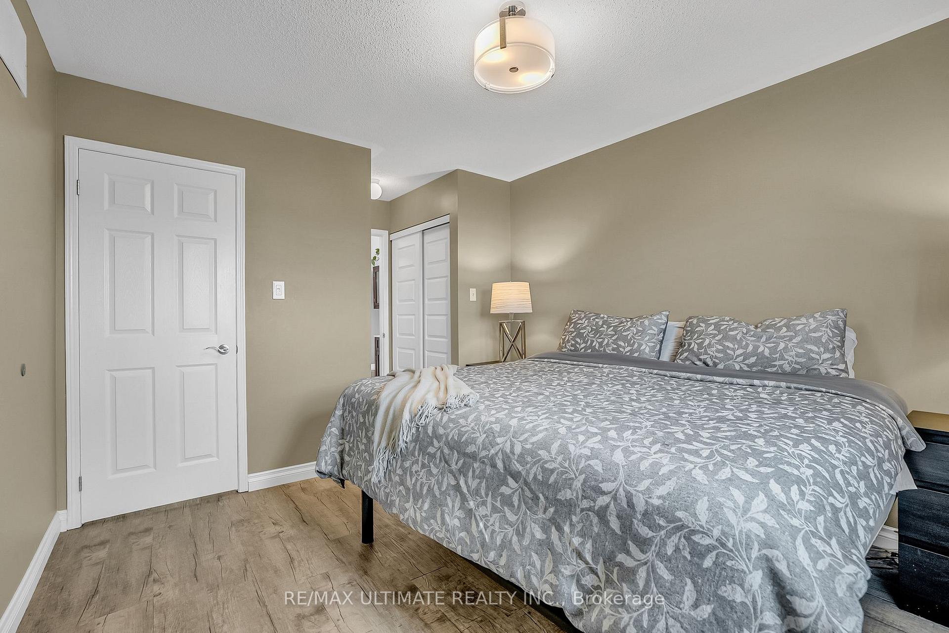 Photo 21 of 96 Bruce Crescent, Barrie, Bayshore — HOMEH