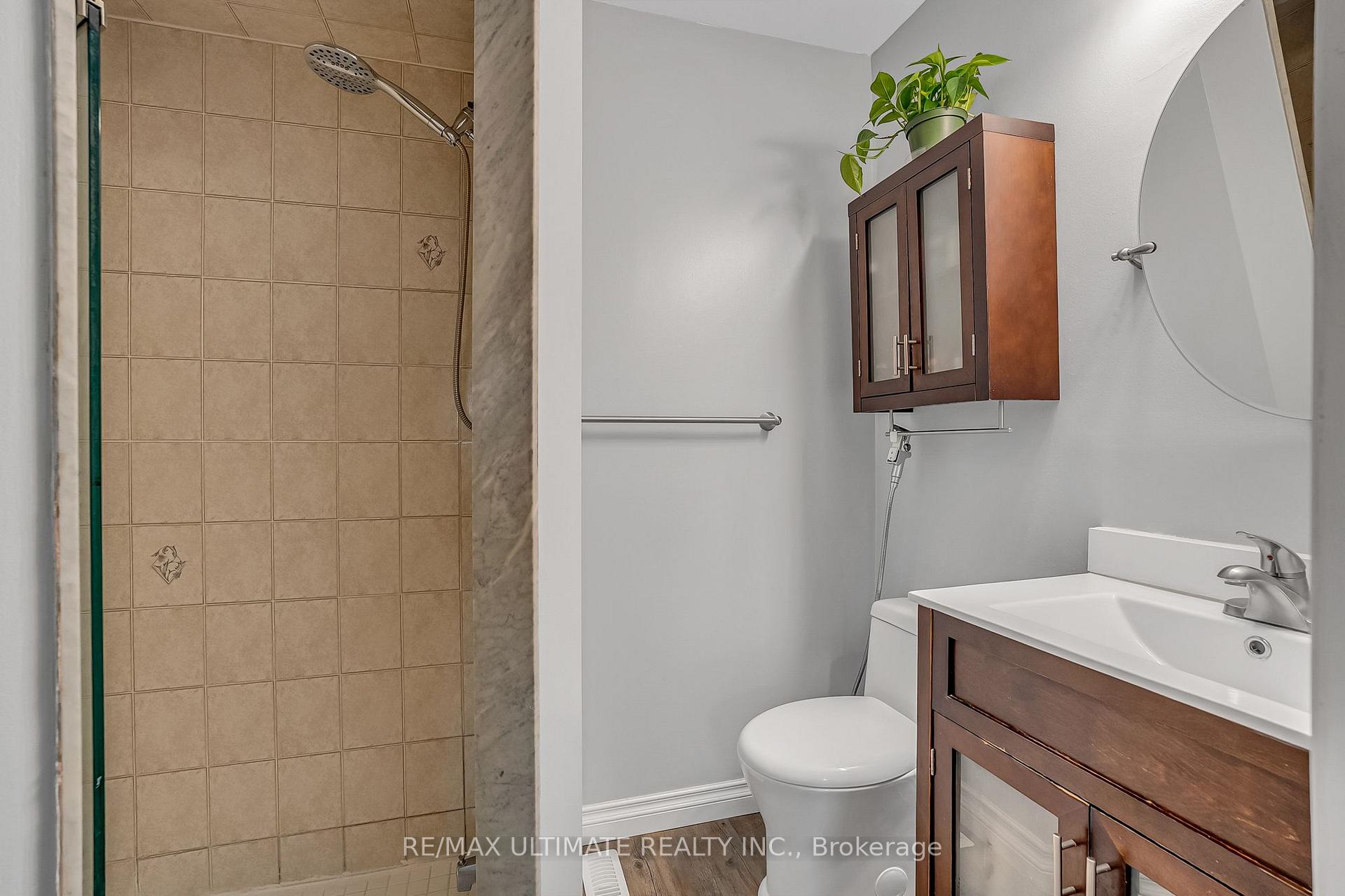 Photo 25 of 96 Bruce Crescent, Barrie, Bayshore — HOMEH