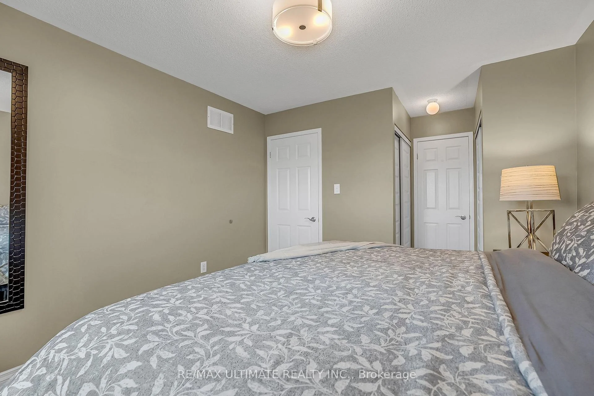 Photo 24 of 96 Bruce Crescent, Barrie, Bayshore — HOMEH