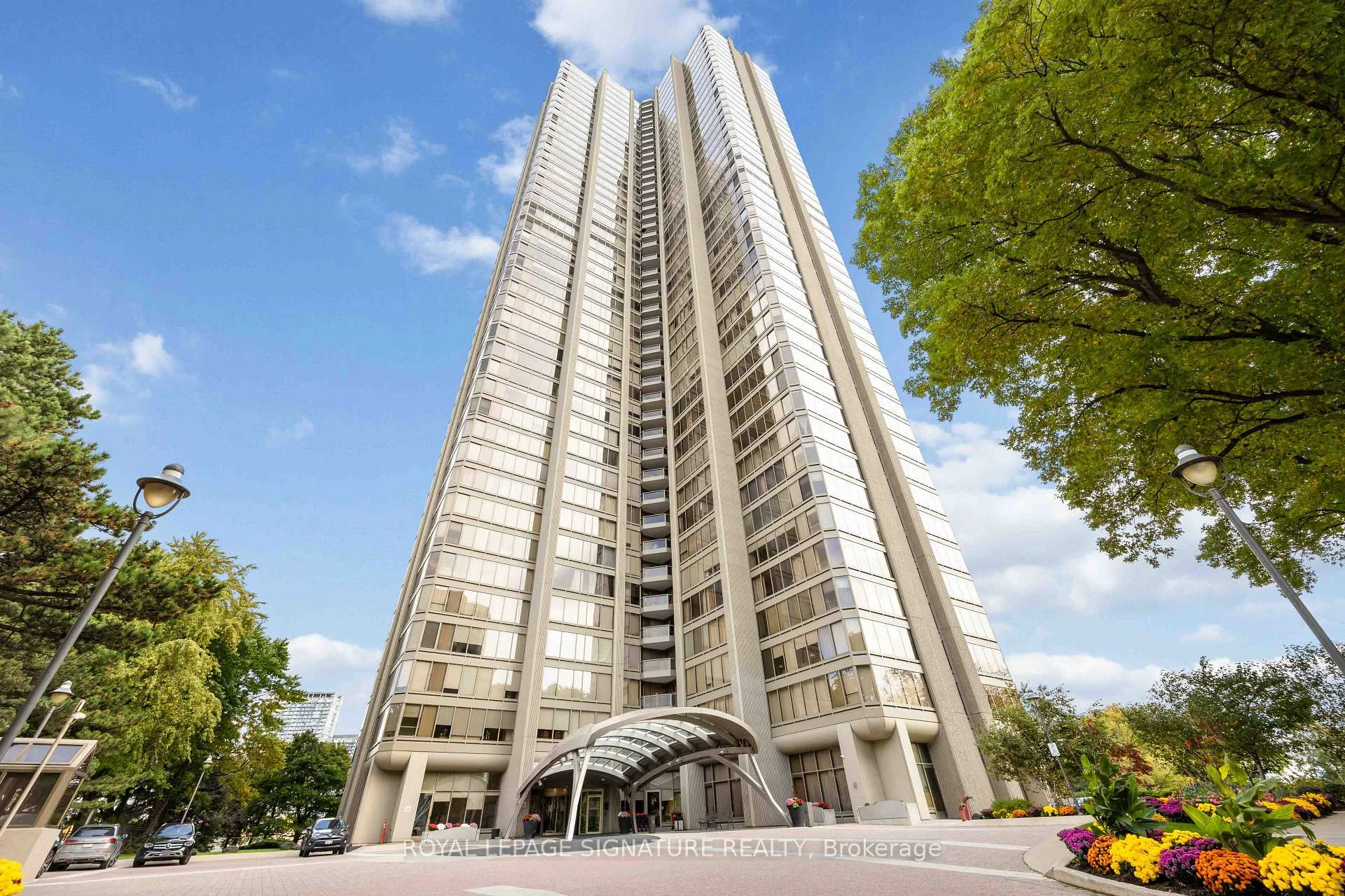 Front of Unit 2904, 2045 Lake Shore Boulevard W