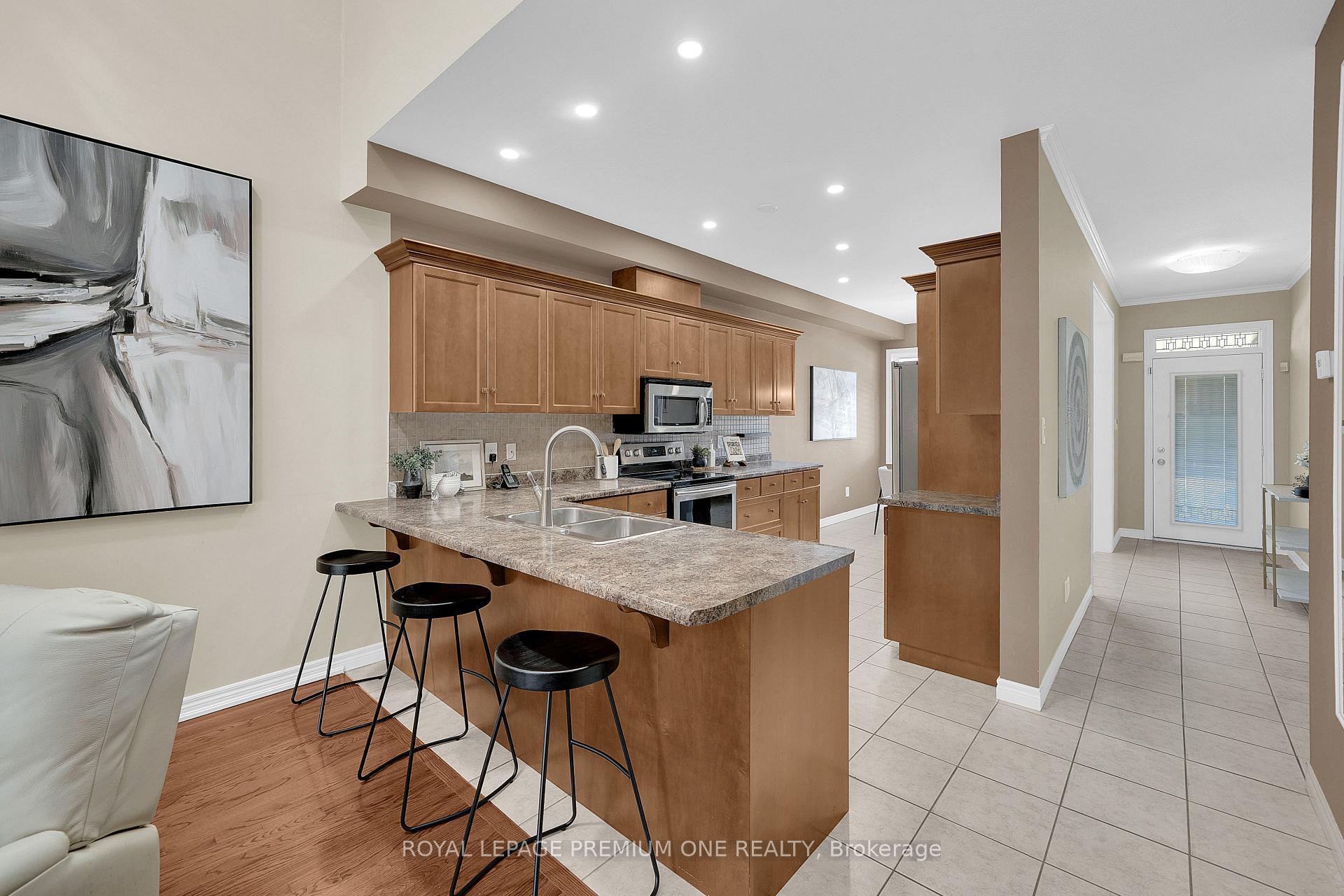Photo 11 of 44 Conrad Place, Grimsby, Grimsby Beach — HOMEH