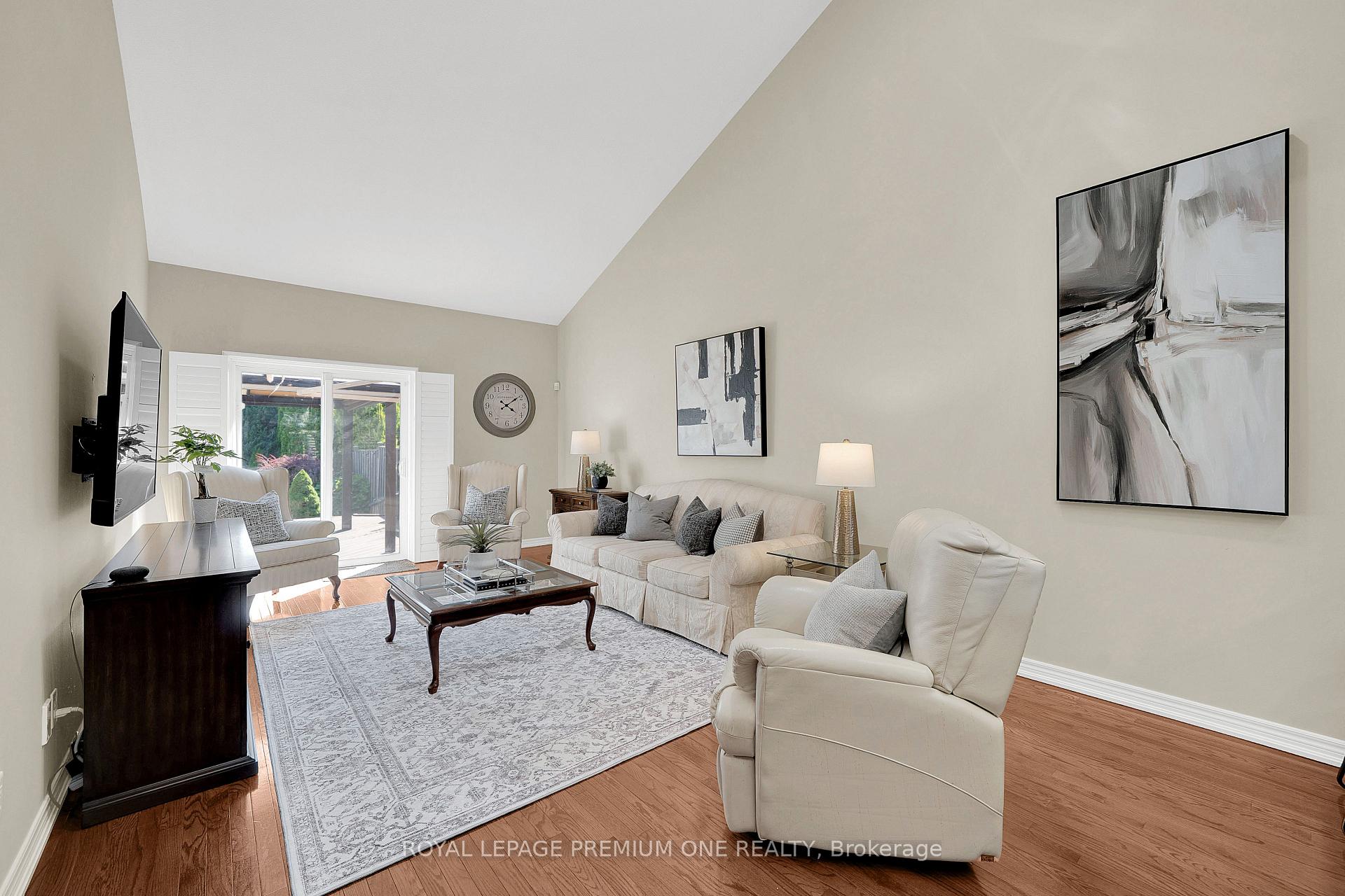Photo 13 of 44 Conrad Place, Grimsby, Grimsby Beach — HOMEH