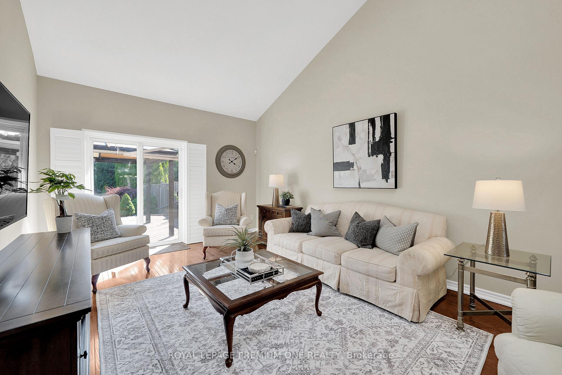 Photo 14 of 44 Conrad Place, Grimsby, Grimsby Beach — HOMEH