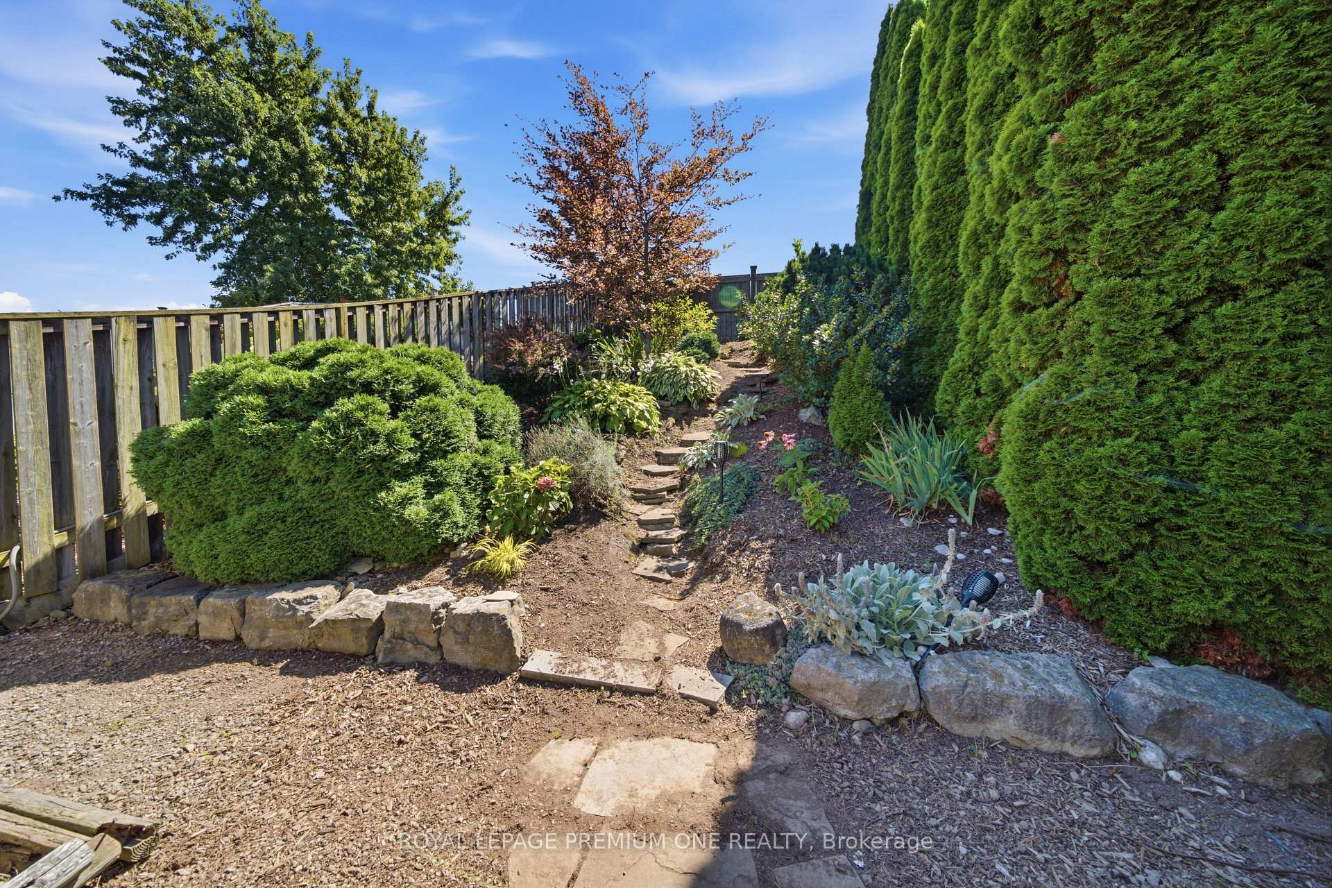 Photo 30 of 44 Conrad Place, Grimsby, Grimsby Beach — HOMEH