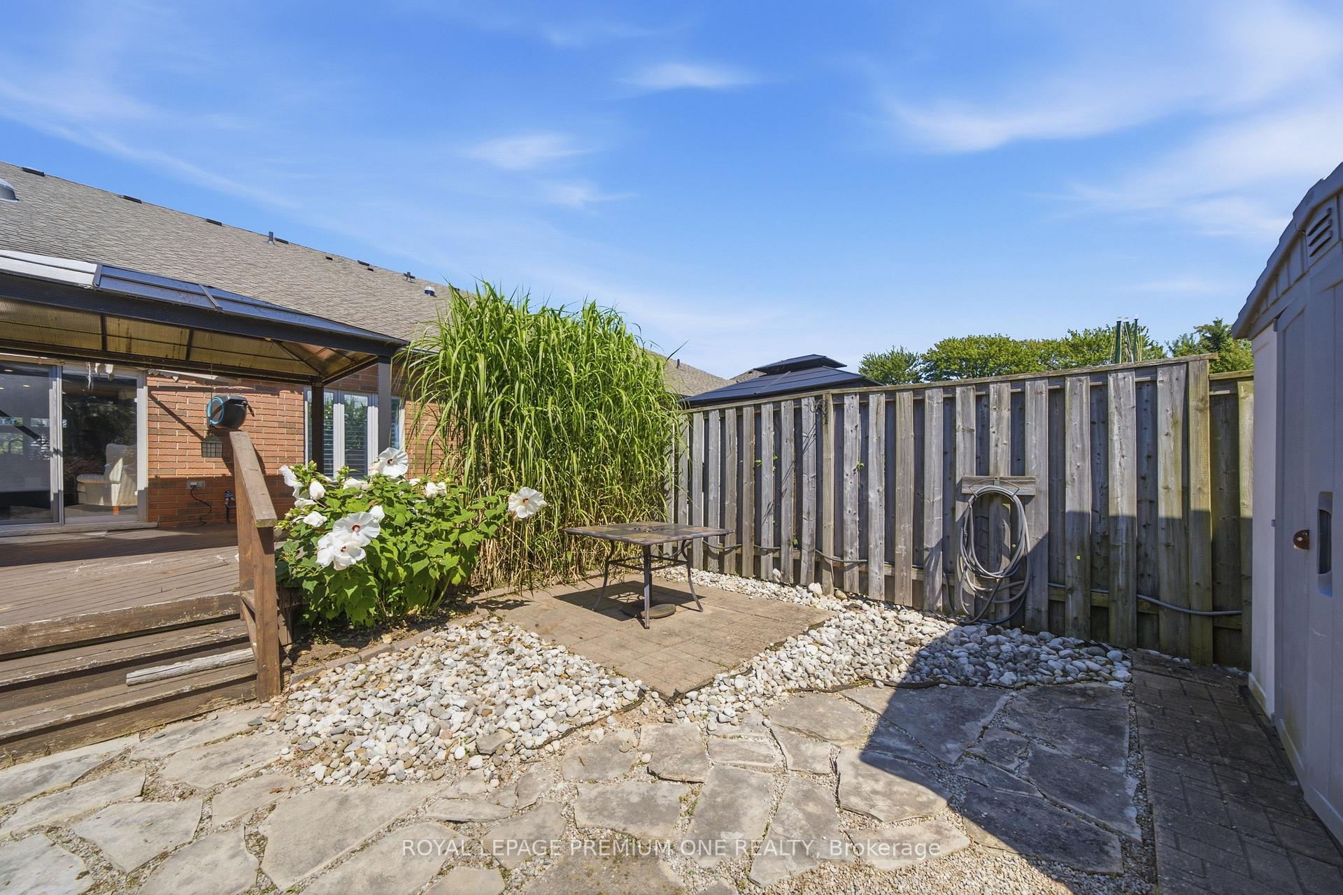 Photo 33 of 44 Conrad Place, Grimsby, Grimsby Beach — HOMEH