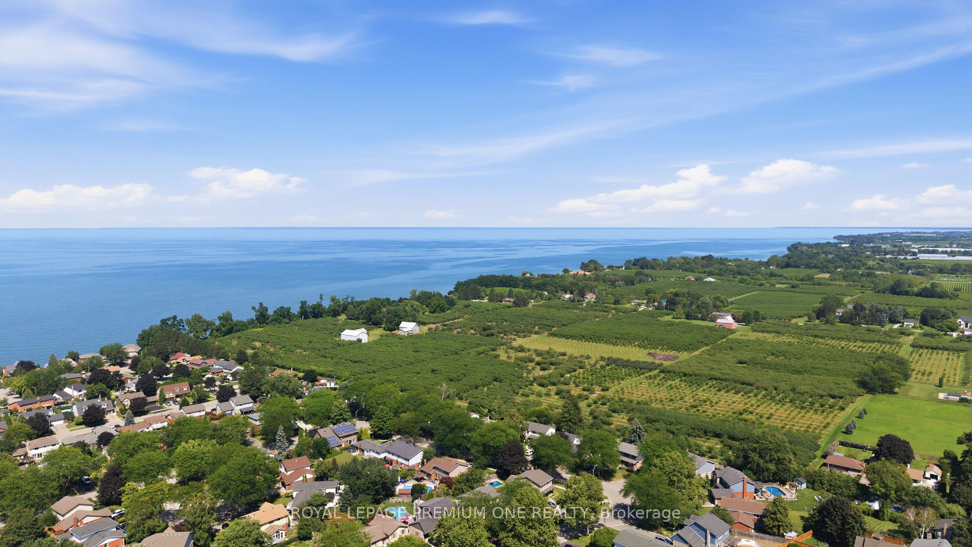 Photo 36 of 44 Conrad Place, Grimsby, Grimsby Beach — HOMEH