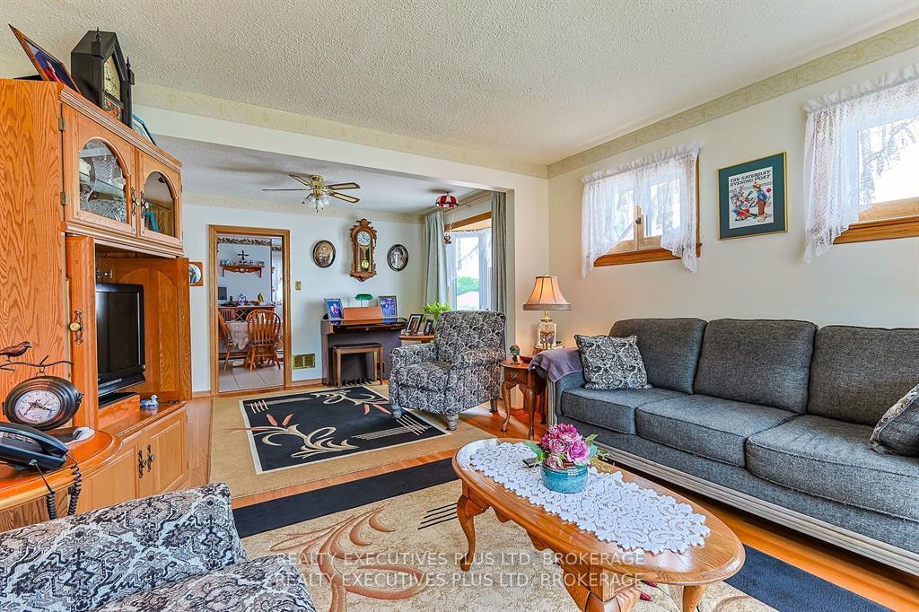 Photo 4 of 6322 Monroe Street, Niagara Falls, Dorchester — HOMEH