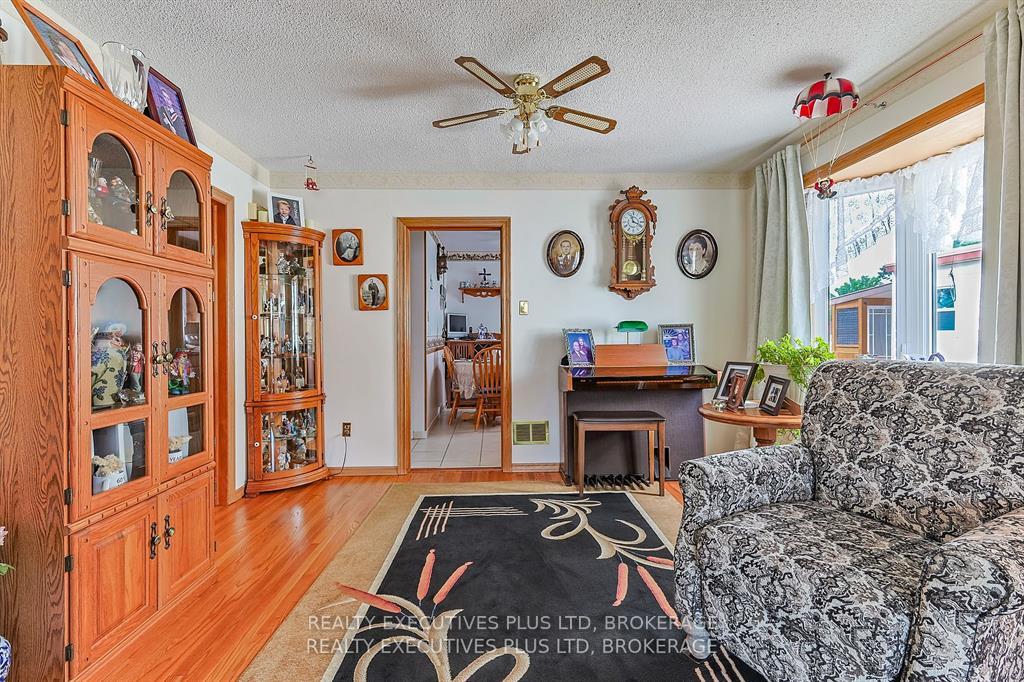Photo 5 of 6322 Monroe Street, Niagara Falls, Dorchester — HOMEH